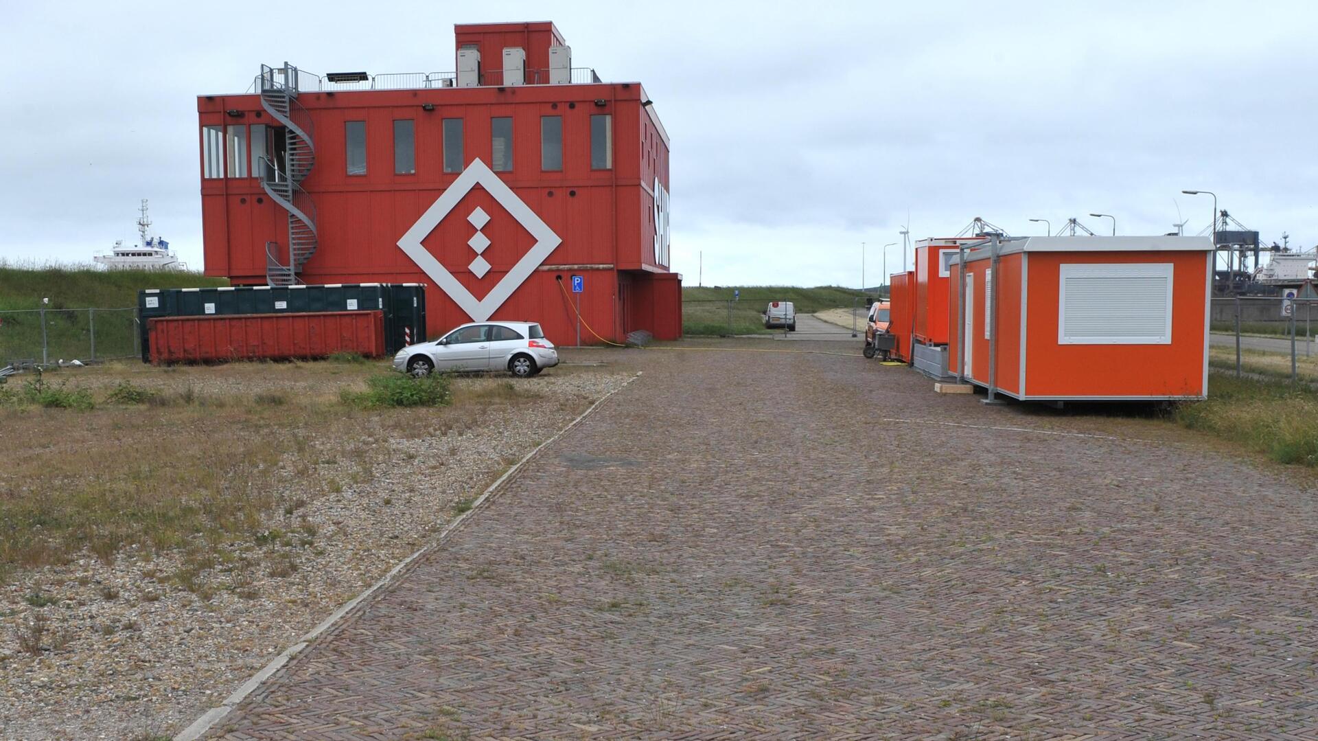 Ship ten onder, rode gebouw krijgt functie elders. ’Velsen zal het ...