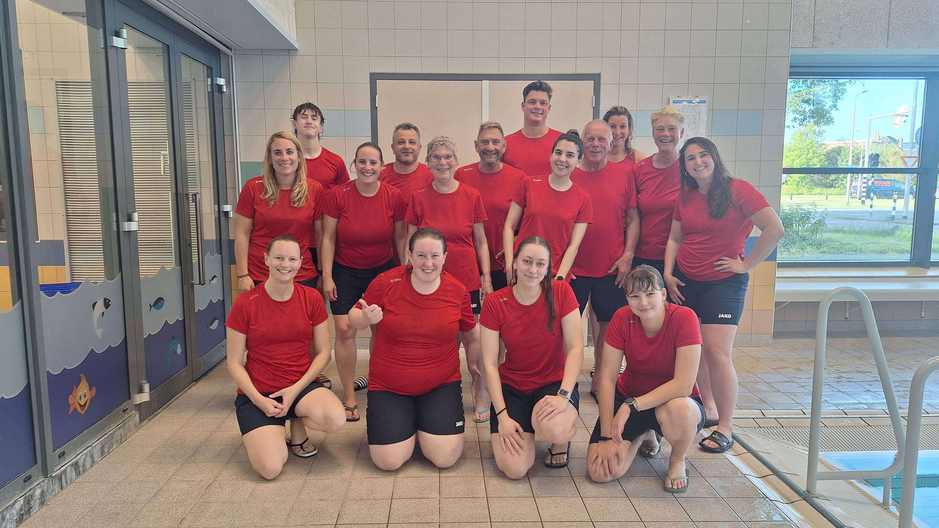 Watervrienden marks 50 years of swimming lessons and swimming in IJmuiden. Festivities at De Heerenduinen.