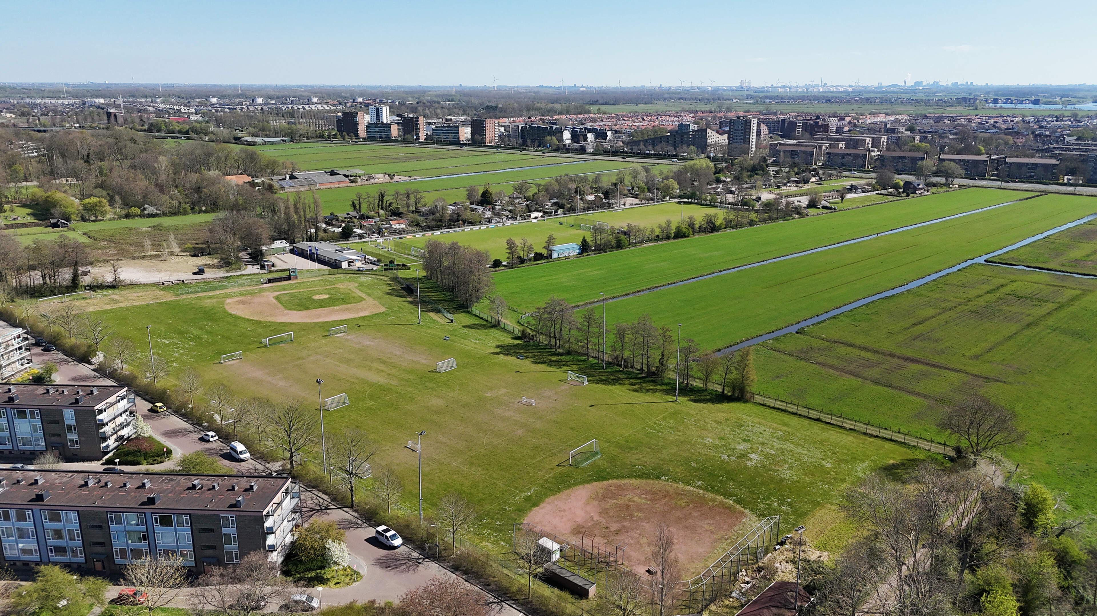 Will a temporary asylum center spoil Santpoort-Zuid's protected landscape? Province to rule on exemption in June