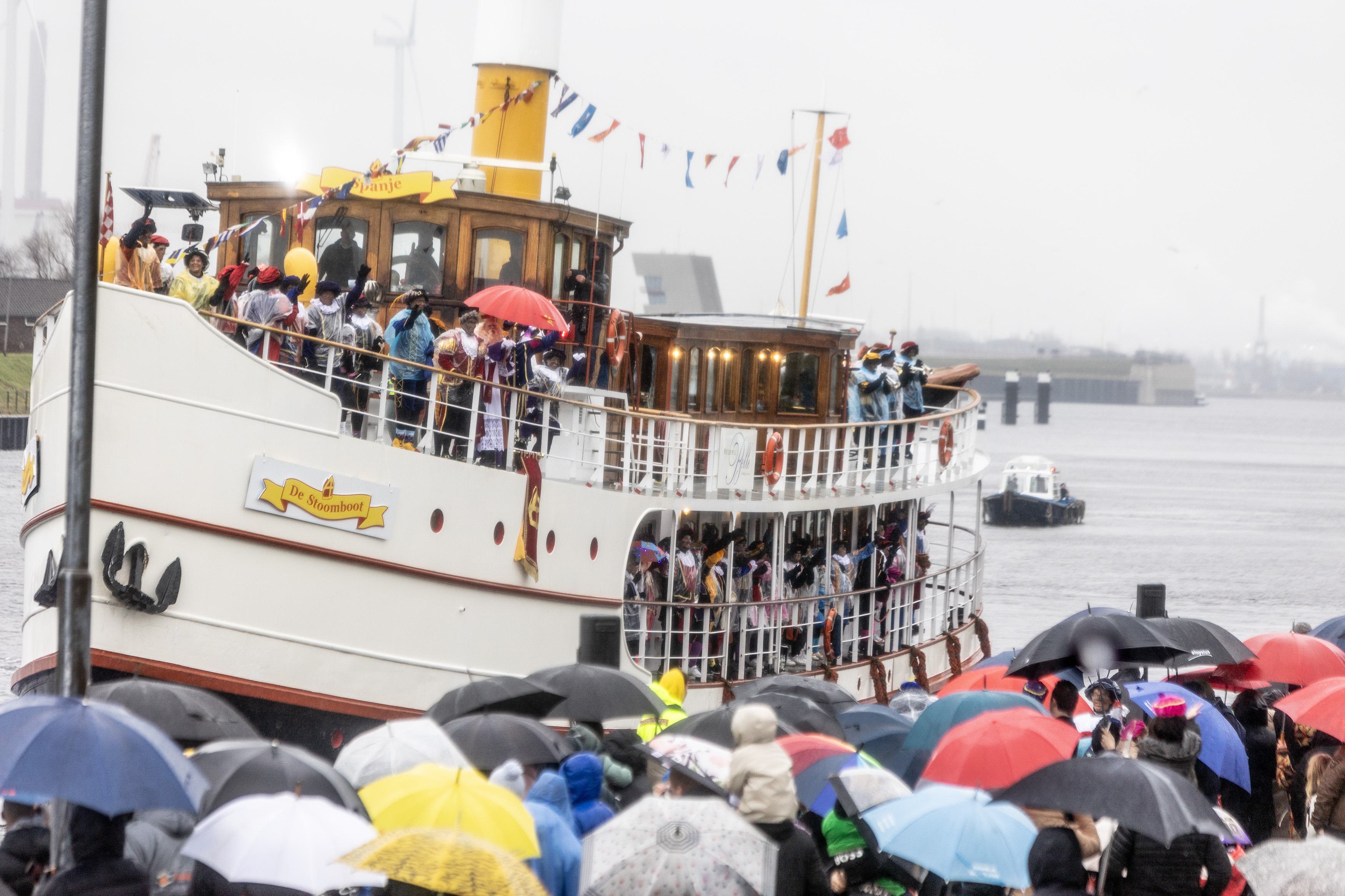 Stoomboot Sinterklaas meert zaterdag 16 november aan in IJmuiden. Week later volgt de rest van Velse