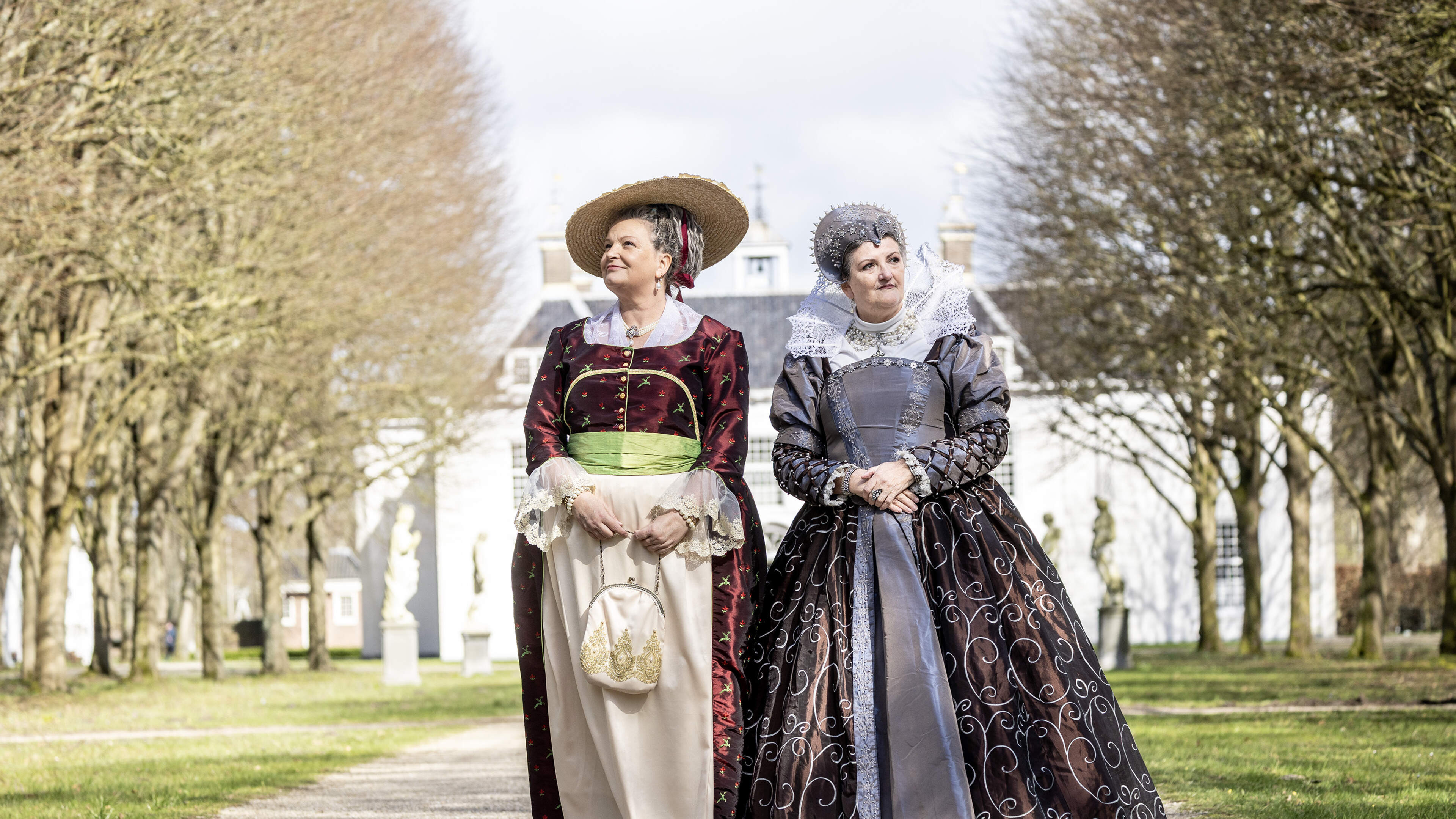 Paula and Jenny make historical costumes: 'I'd love to wear such a beautiful dress every day, but it's hard to vacuum in'