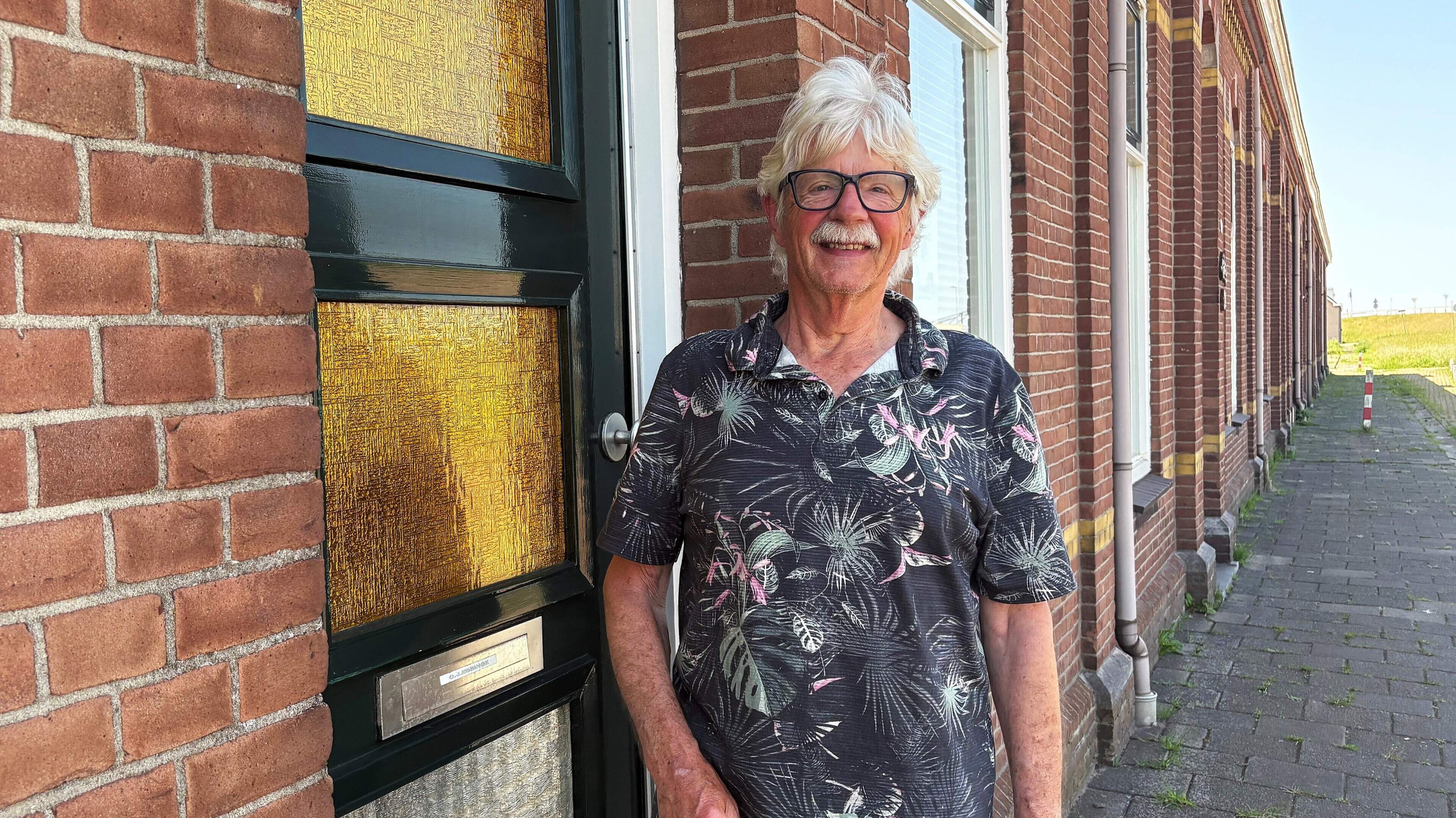 Sluiseiland finally accessible from IJmuiden after locks reopen, but frustration remains. 'A three-day outage was beneath our pride,' says former RWS employee