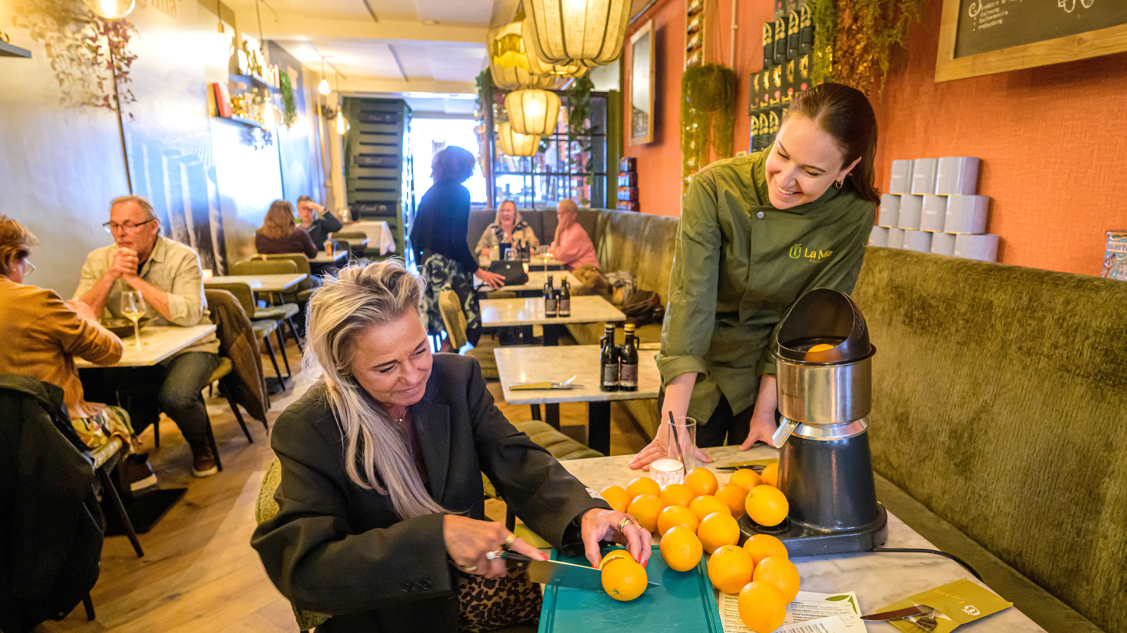 Lending a rabbit or squeezing your own orange juice: these organizations come up with playful April Fools' pranks