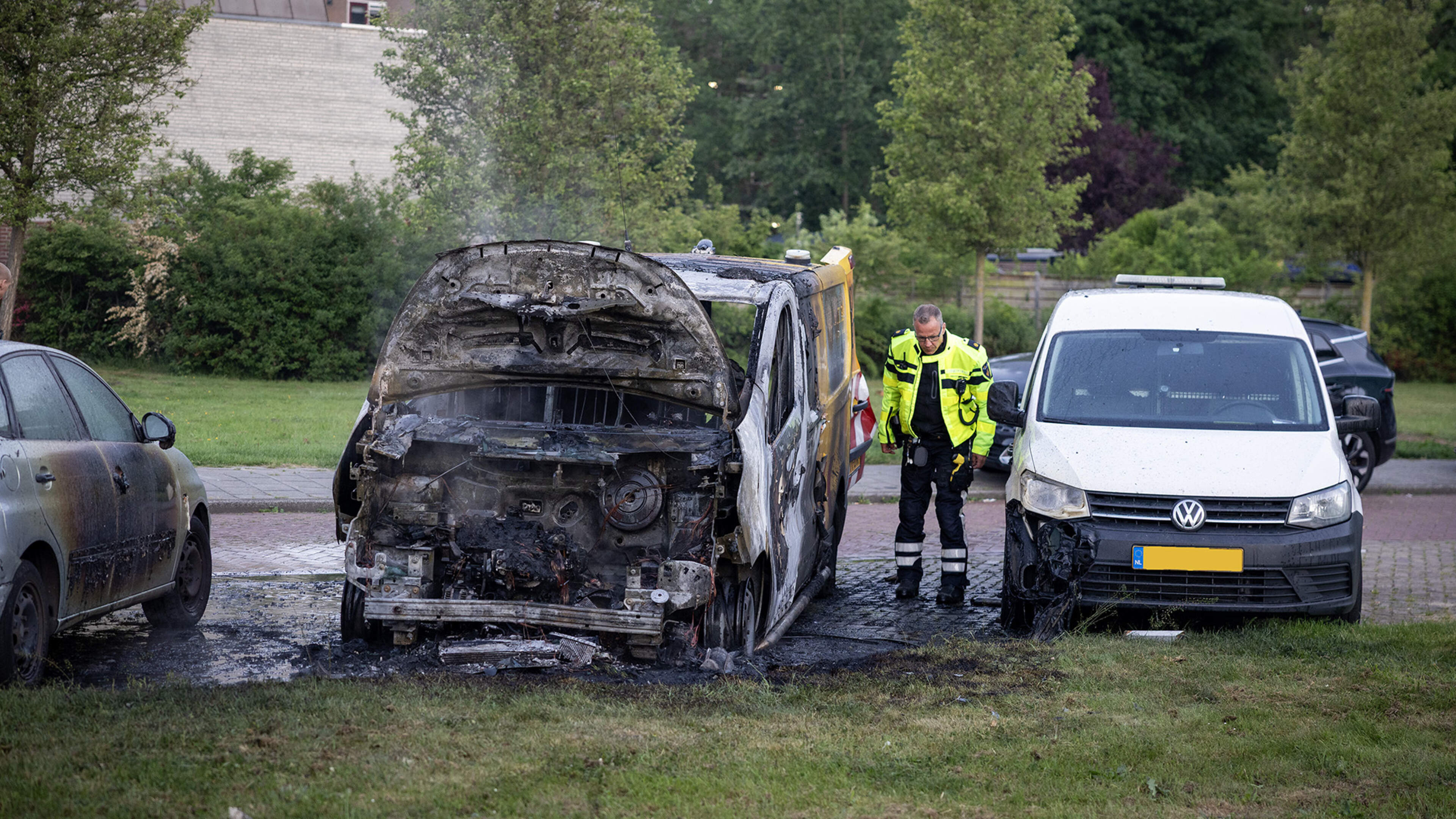 Burnt-out transport escort vehicle in Velsen-Noord belongs to entrepreneur Hidde: 'We are in the dark about the cause'