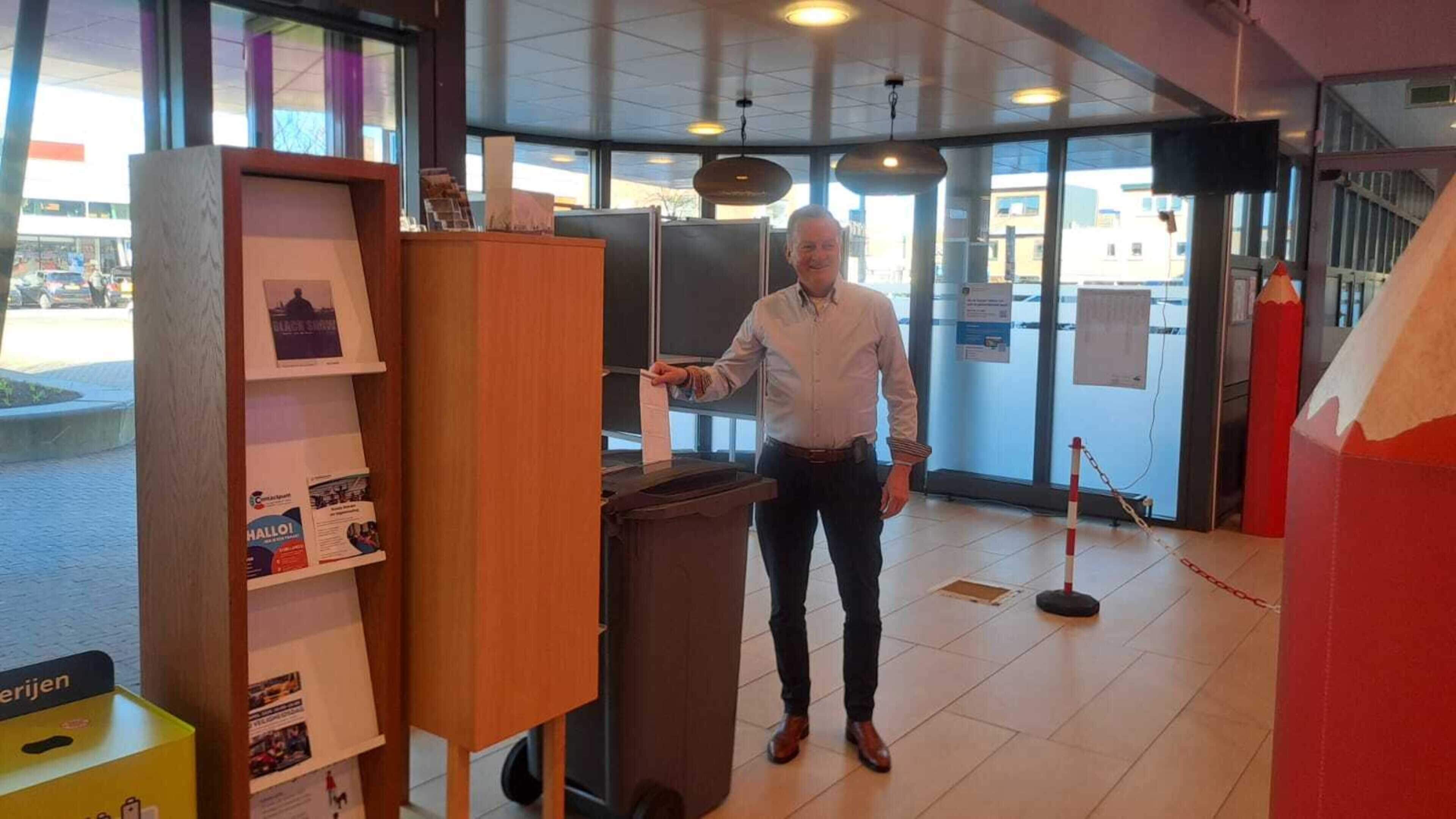 How does Mayor Dales plan to get young people to the polls? ‘Sometimes I suggest ideas to my daughters, but they call me a boomer’