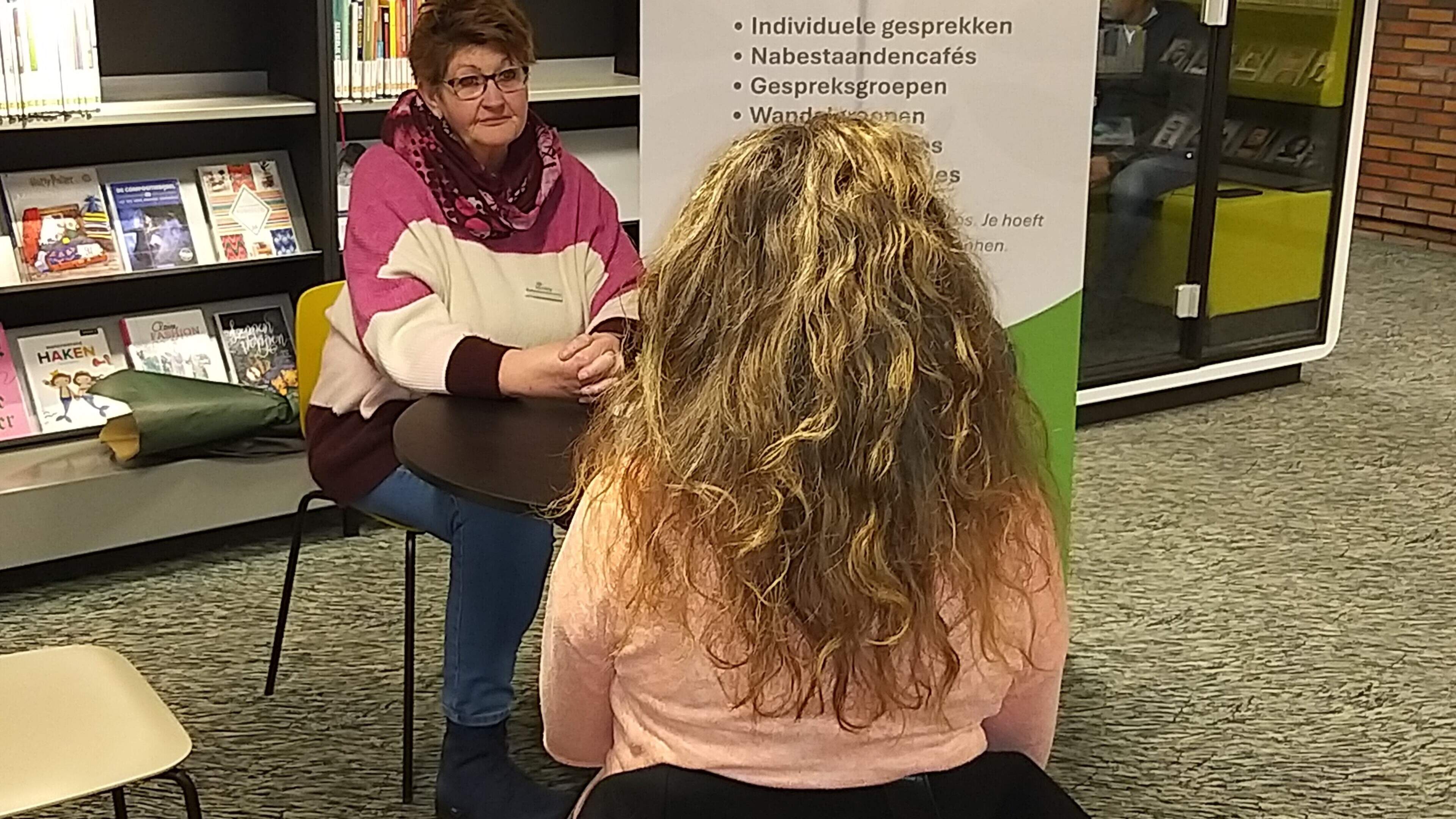 IJmuiden resident Wil finds a listening ear at the library for her grief. 'I find being alone the biggest obstacle'