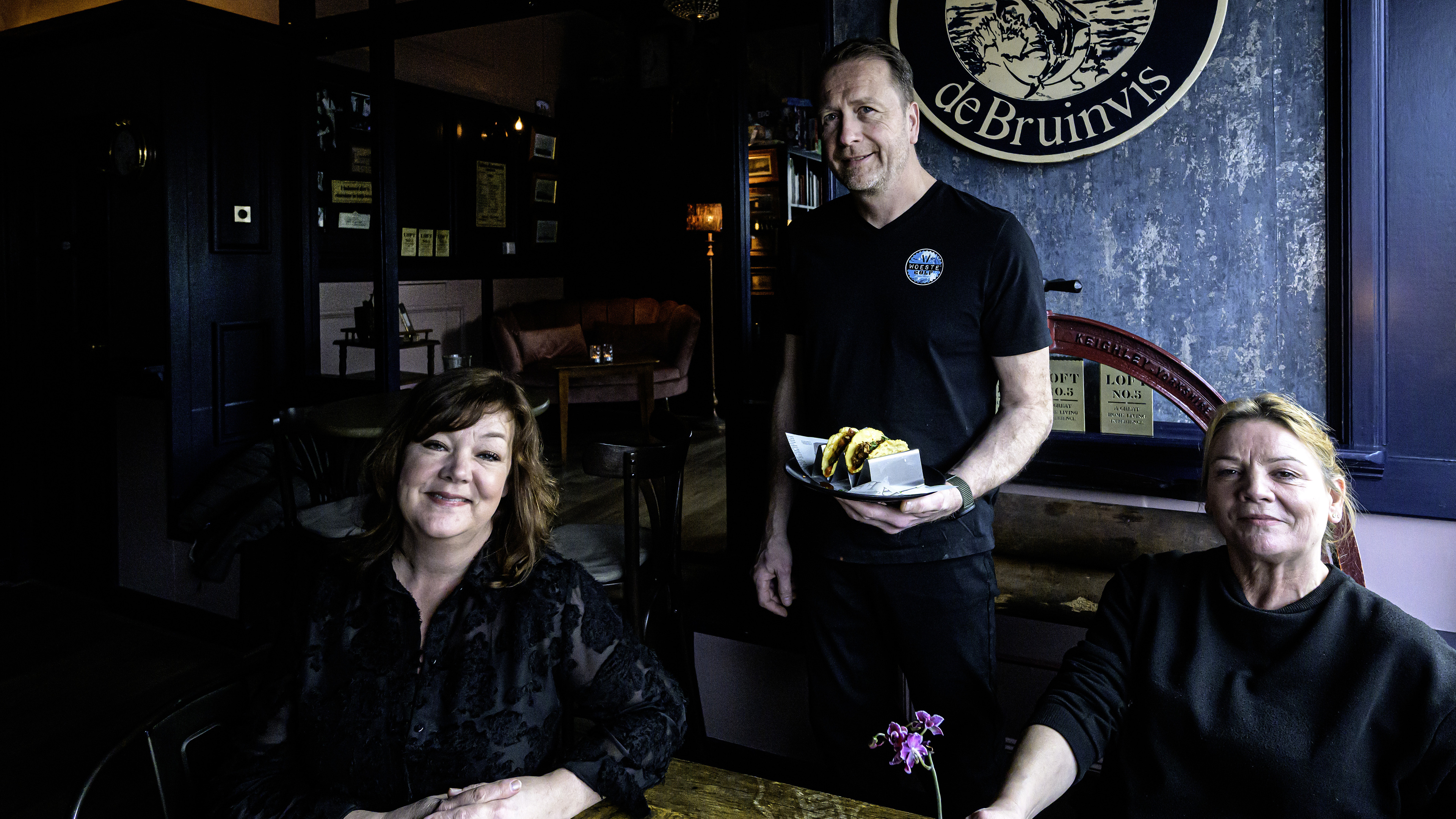 ’BijHenC’ in IJmuiden rises above the level of a harbor cafe (8.5)