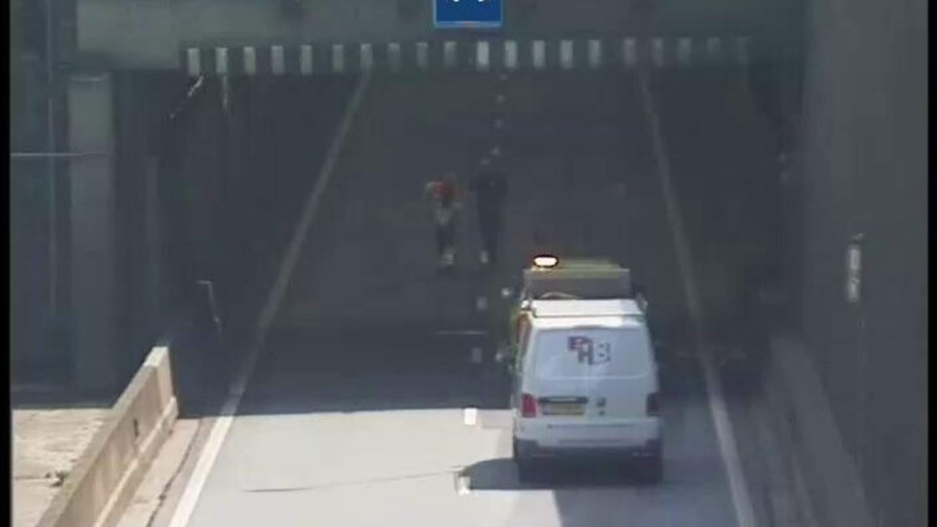 Truck damages Velsertunnel, A22 towards IJmuiden temporarily closed