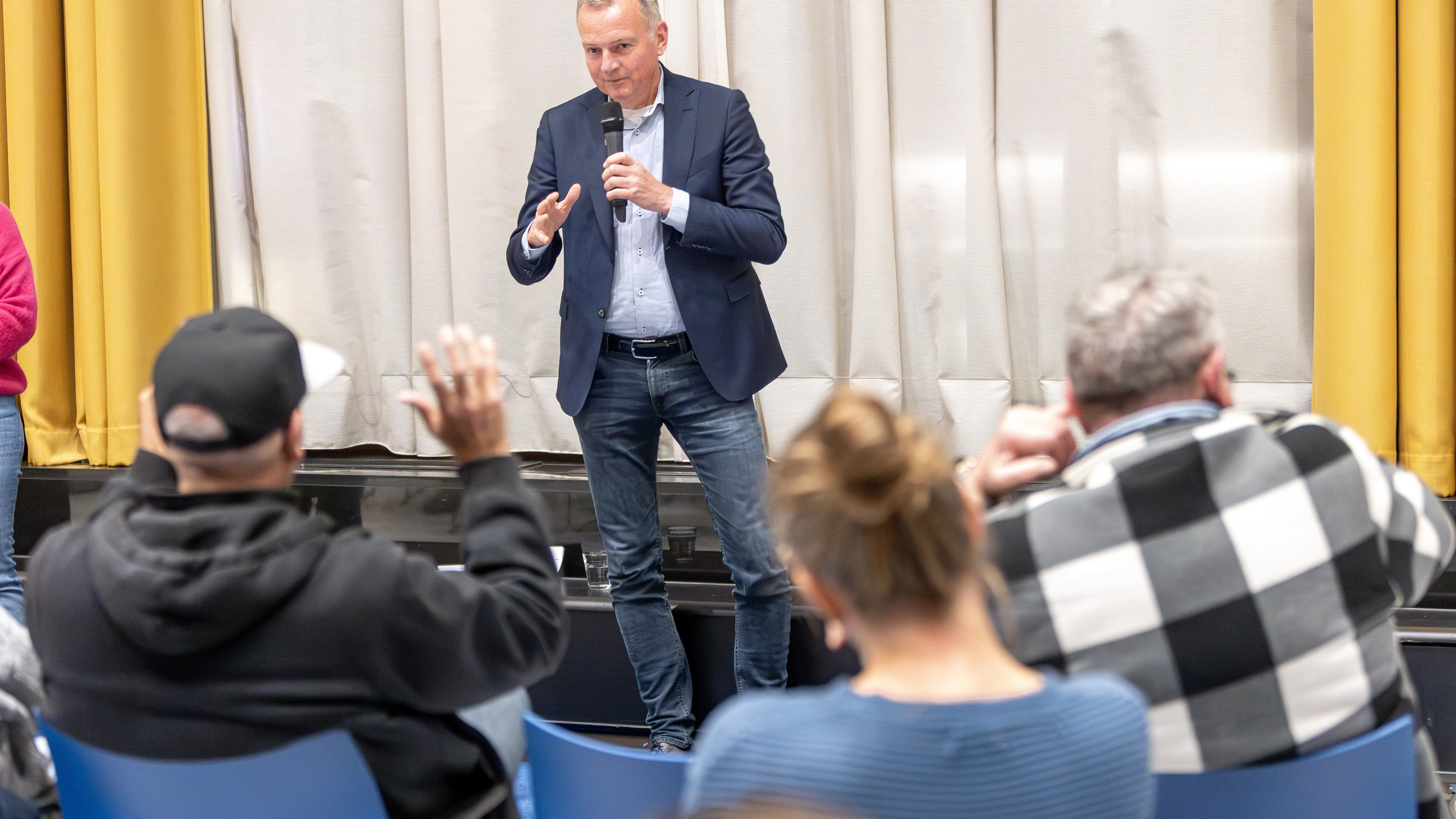 'Velsen is the Netherlands in miniature and that is reflected in the results.' Mayor Dales pleased with higher turnout