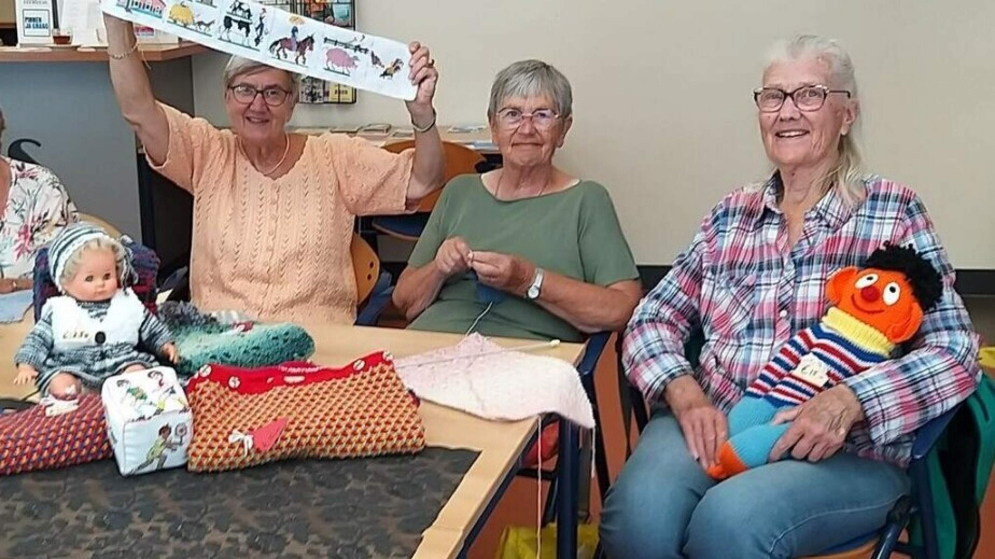 Elly wants to breathe new life into Creative Café in Het Terras community center. 'Who’s joining us?'