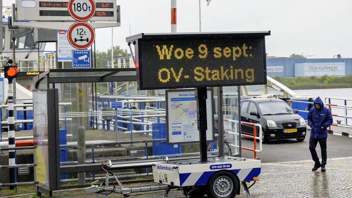 'Dan doe ik er maar iets langer over', pontgangers reageren laconiek op landelijke ov-staking die ook de pont raakt