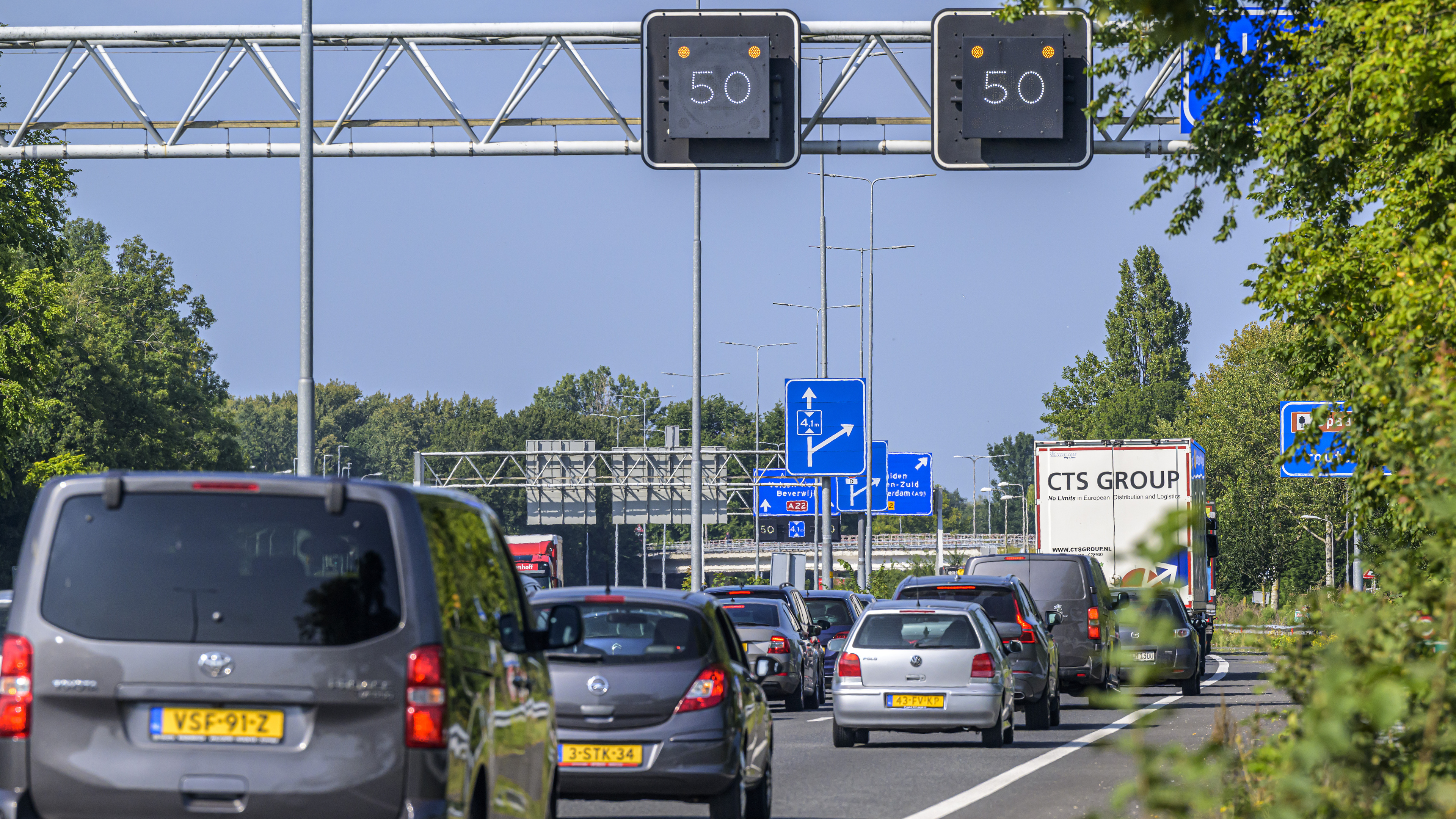How can Velsen intervene in traffic chaos? VVD submits council questions over Wijkertunnel roadworks