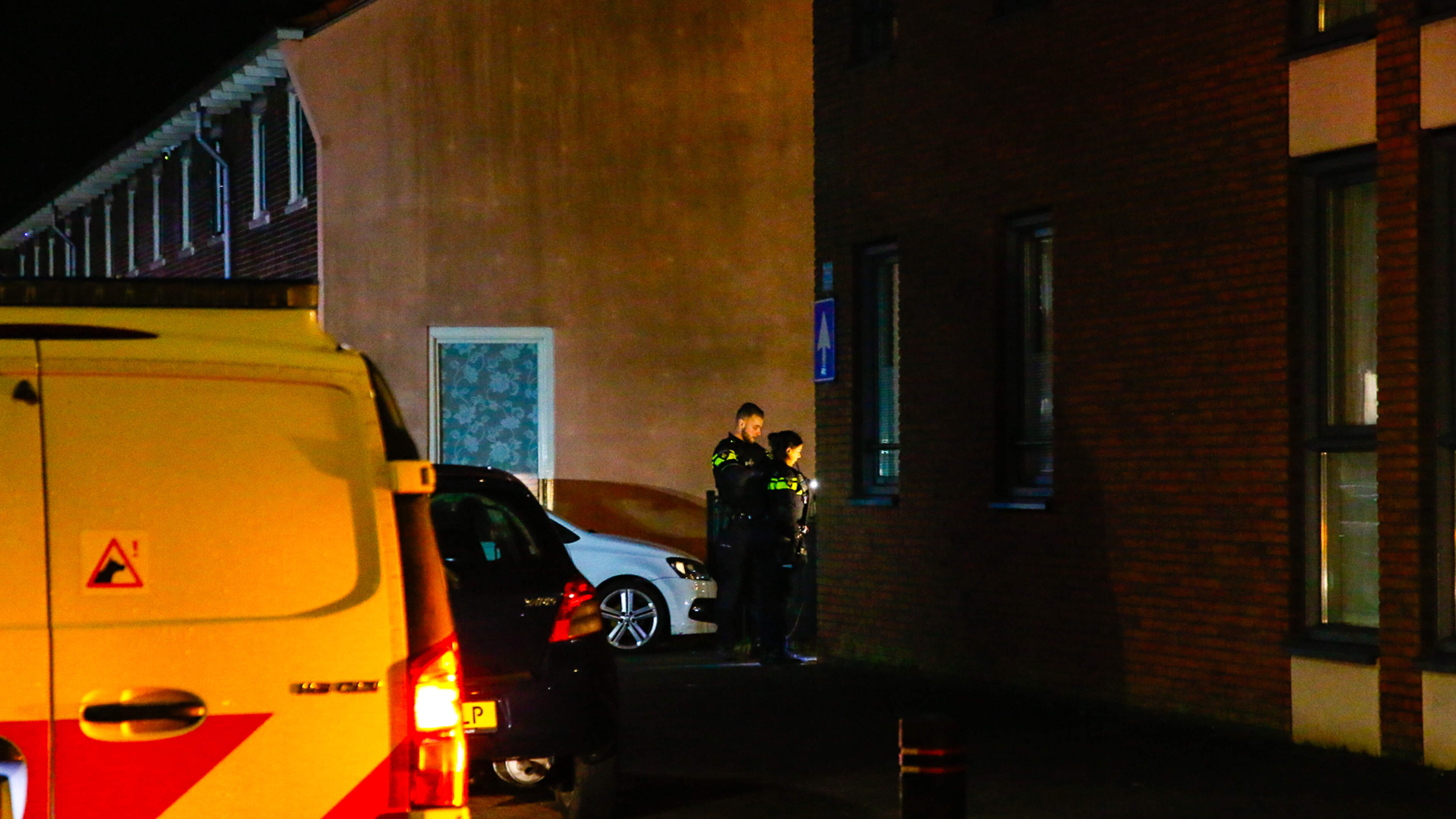 Police in bulletproof vests investigate for hours in Velsen-Noord, one arrest [update]