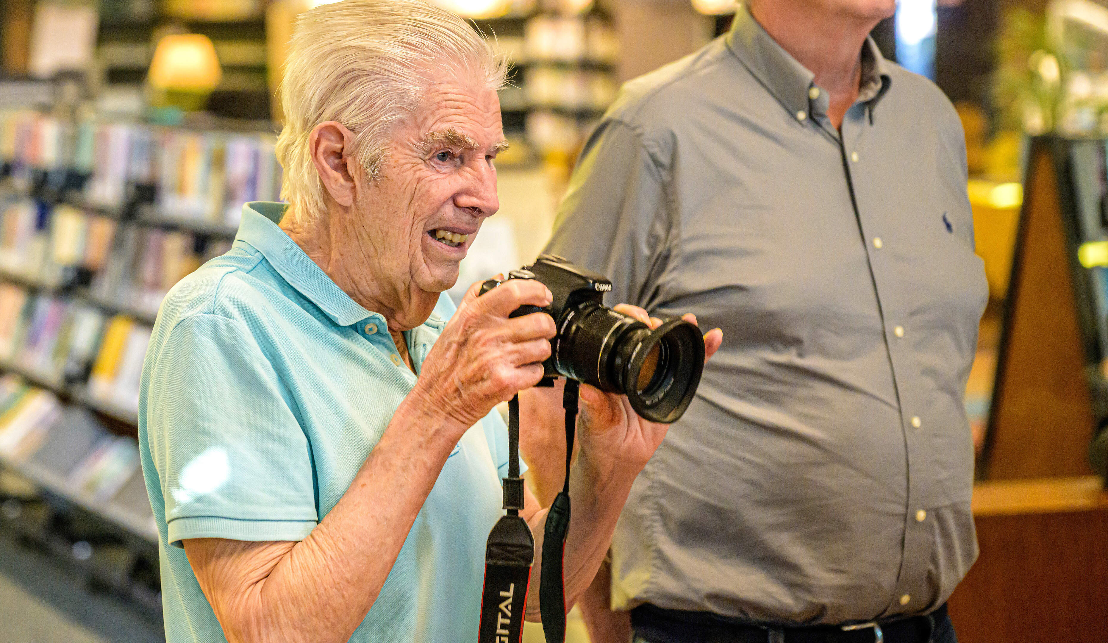 Treasure trove of photos of port city from 1960 to 1980, IJmuiden through the lens of 87-year-old Piet Korpershoek