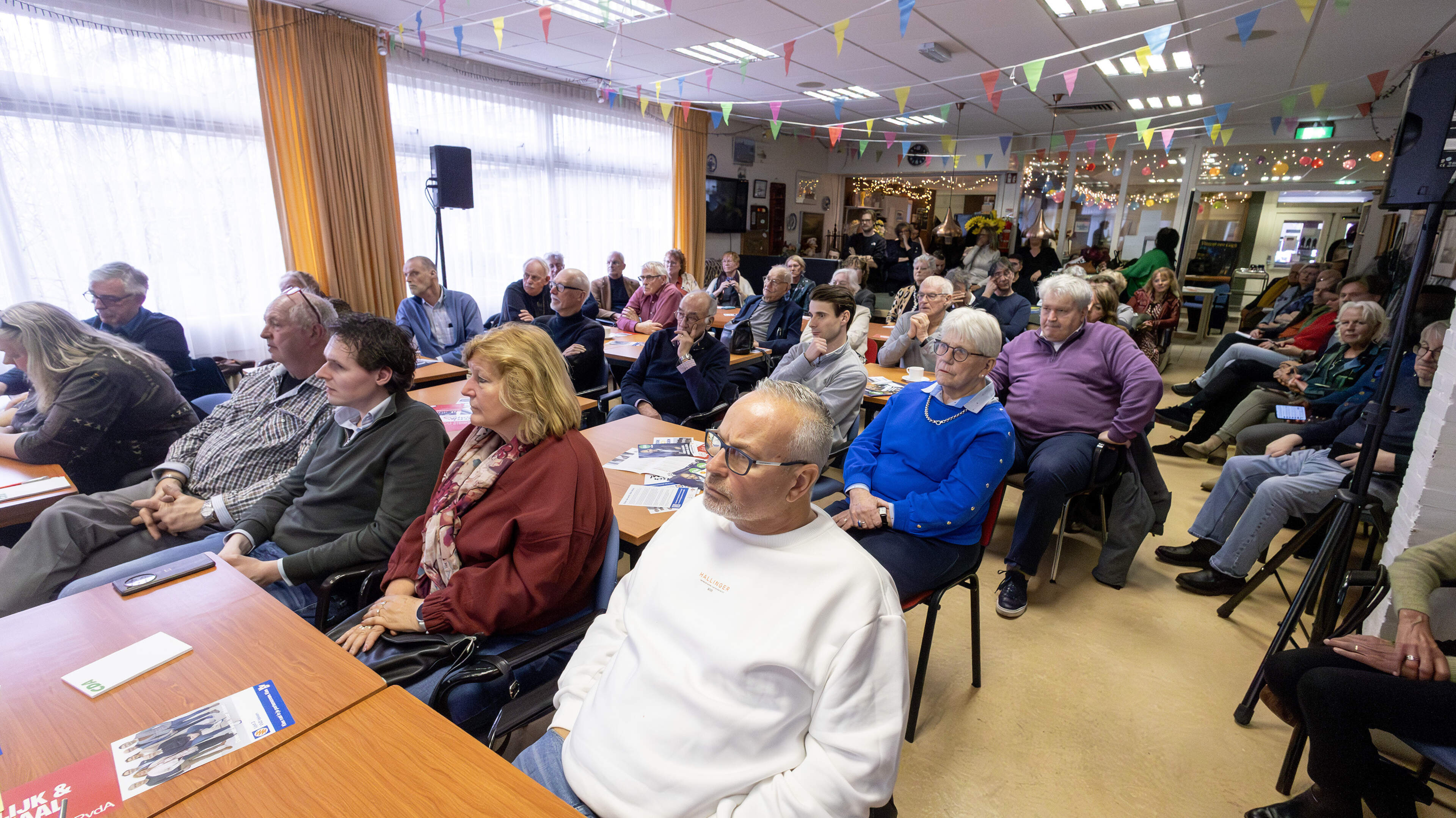 At IJmuiden election debate, parties weighed between lofty promises and results: ‘I looked at everything they promised in the previous local elections’