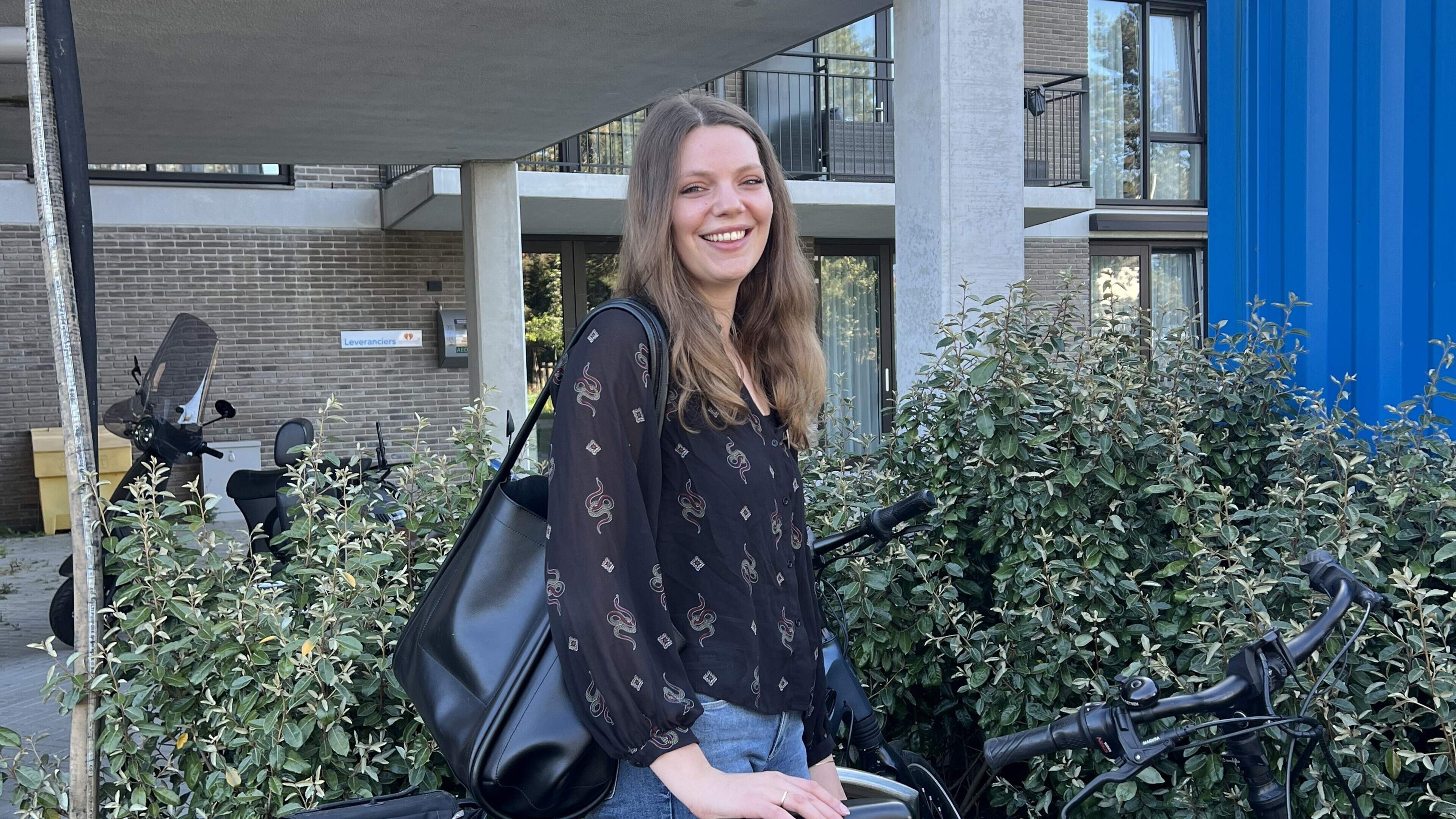 No two days are the same for psychologist Lonneke in the nursing home: ‘It gives me satisfaction when someone is calmer and more content’