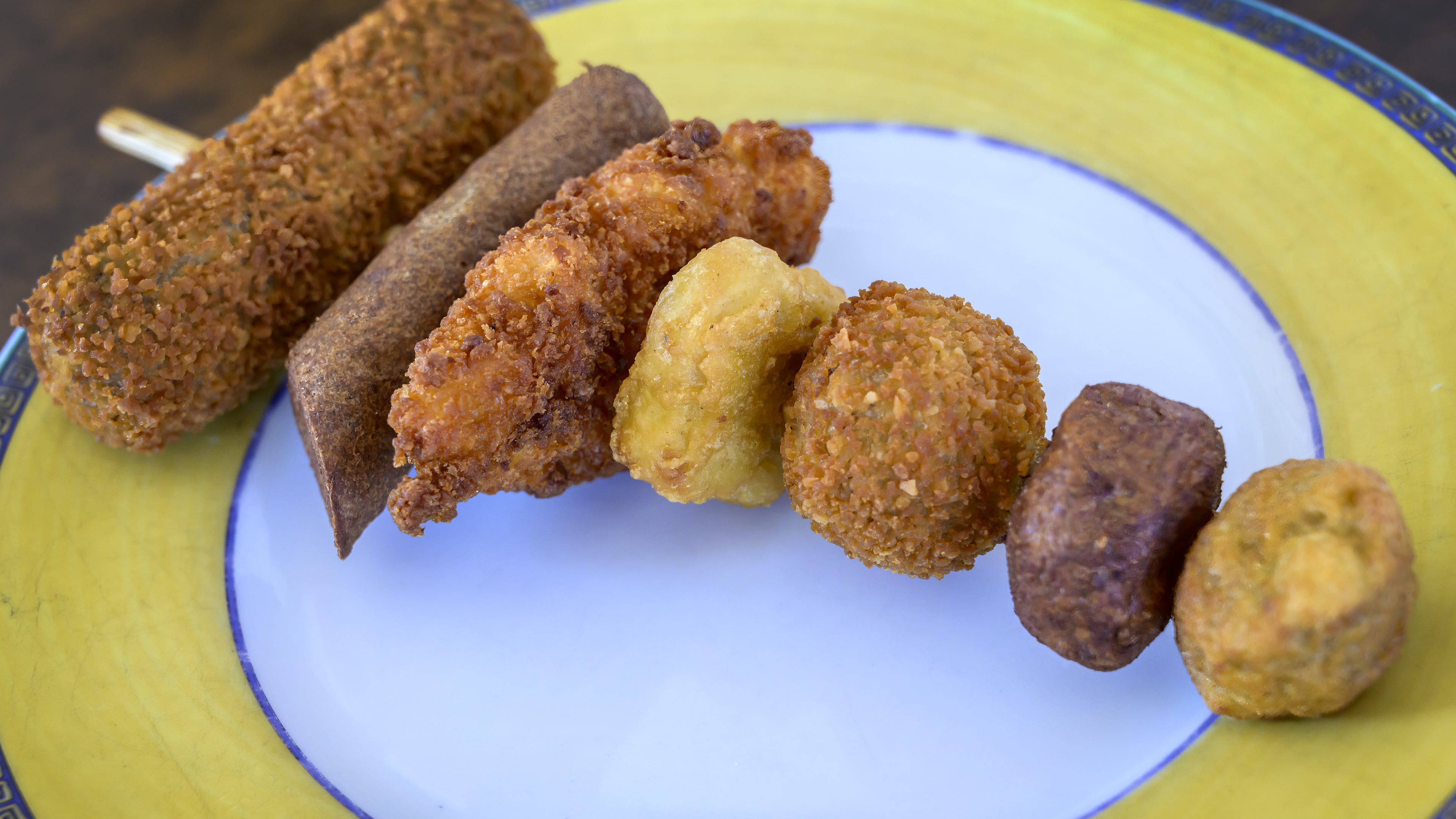 Politicians should not interfere with the location of snack bars