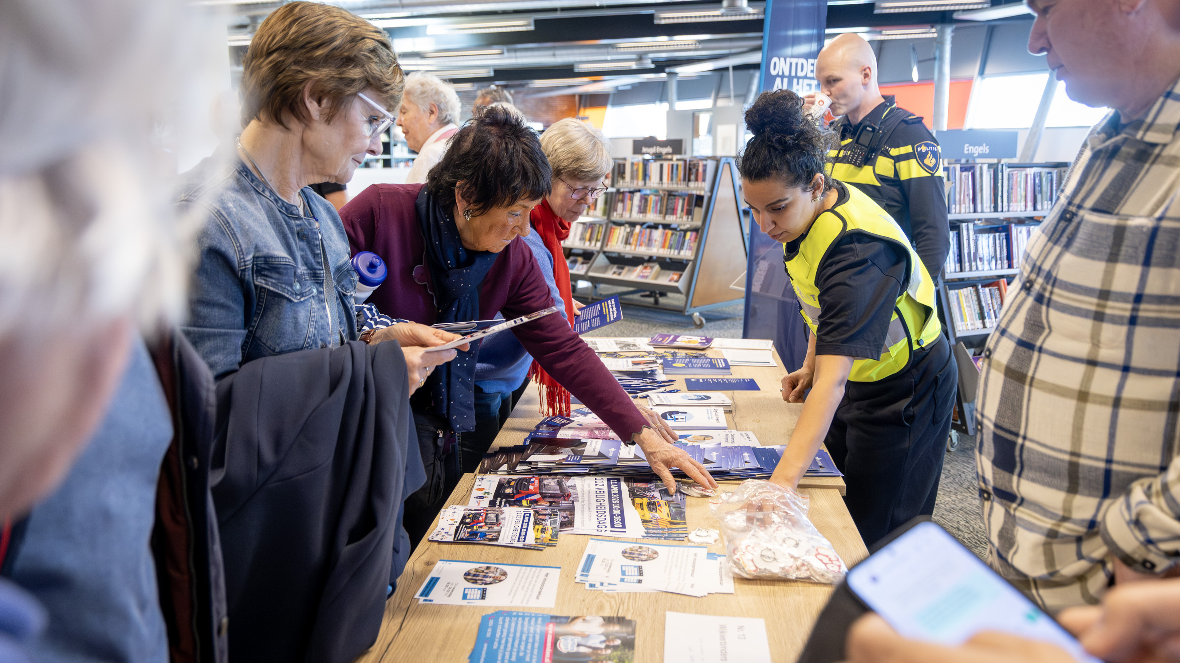 'All safety tips are welcome.' Seniors in IJmuiden talk with police