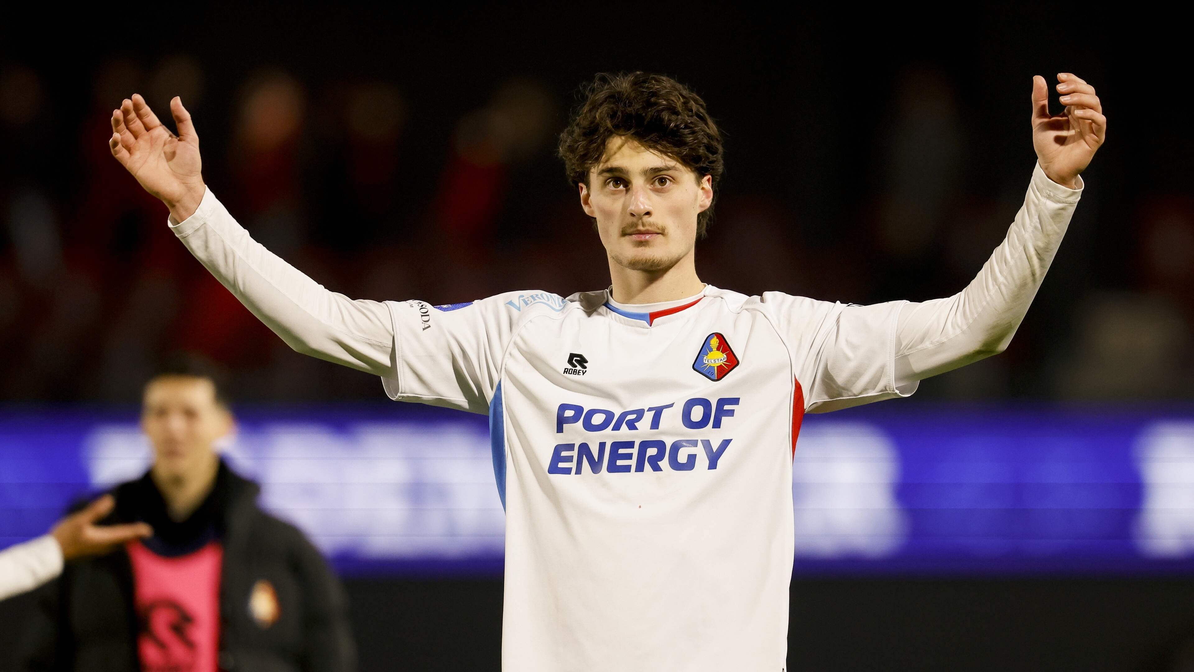 Nils Rossen extends stay at Telstar: Club triggers option in talented midfielder's contract