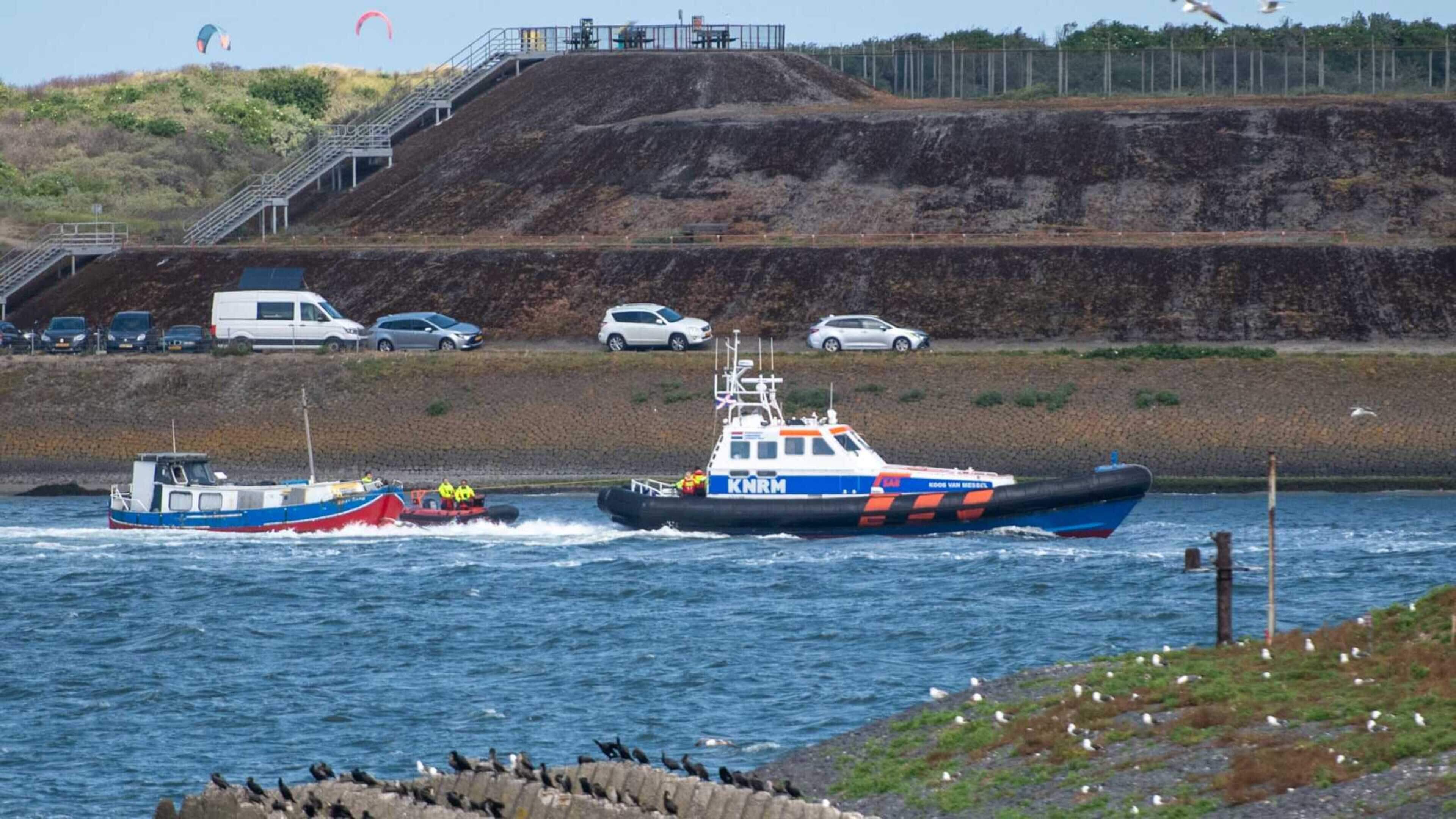 River Song in trouble near Fort Island IJmuiden