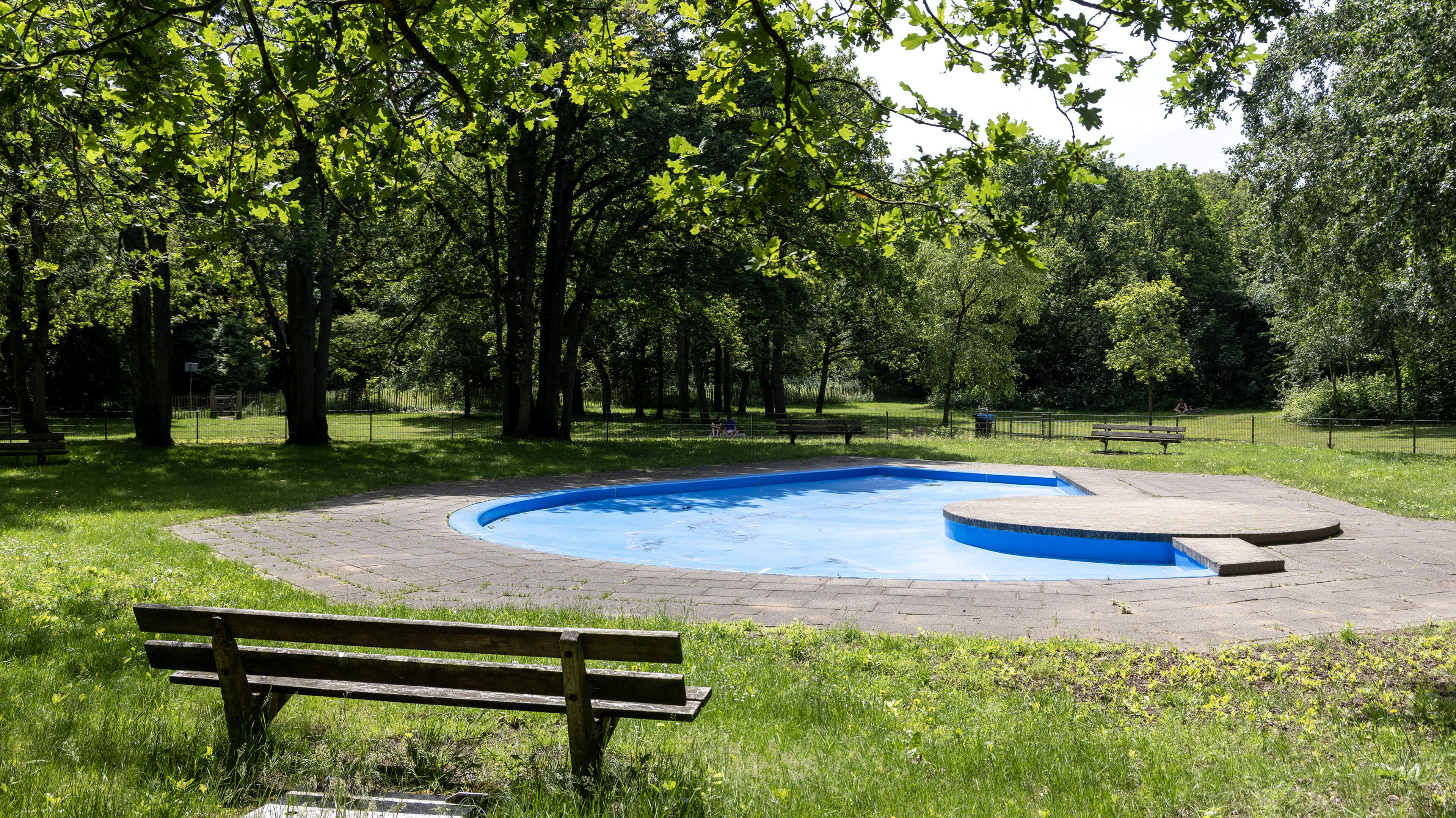 This is why there is no water in the paddling pools in Velserbeek and Burgemeester Rijkenspark yet