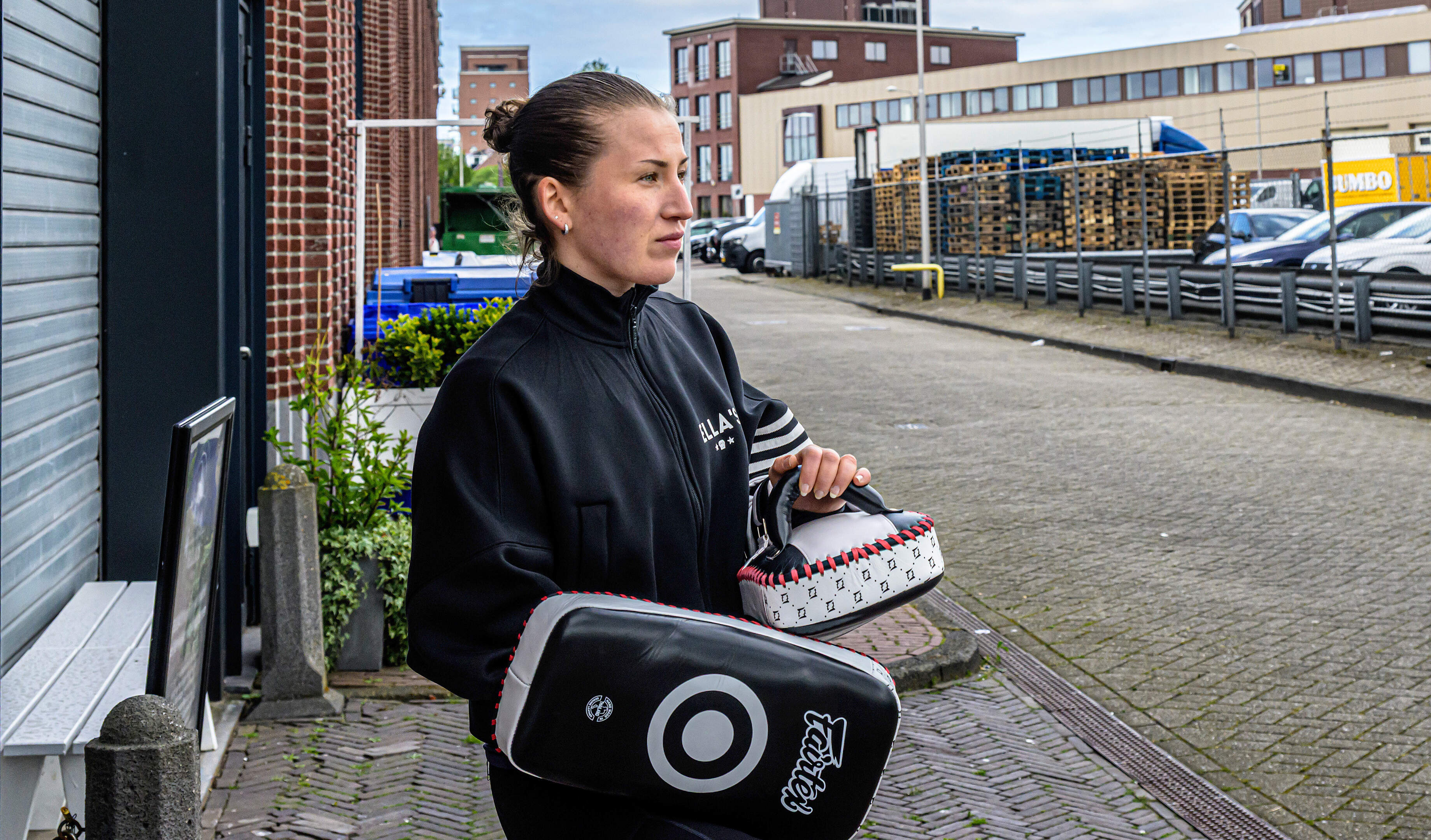 Ella is in love with the IJmuiden port area: 'The grit, the bustle. I feel truly at home here'
