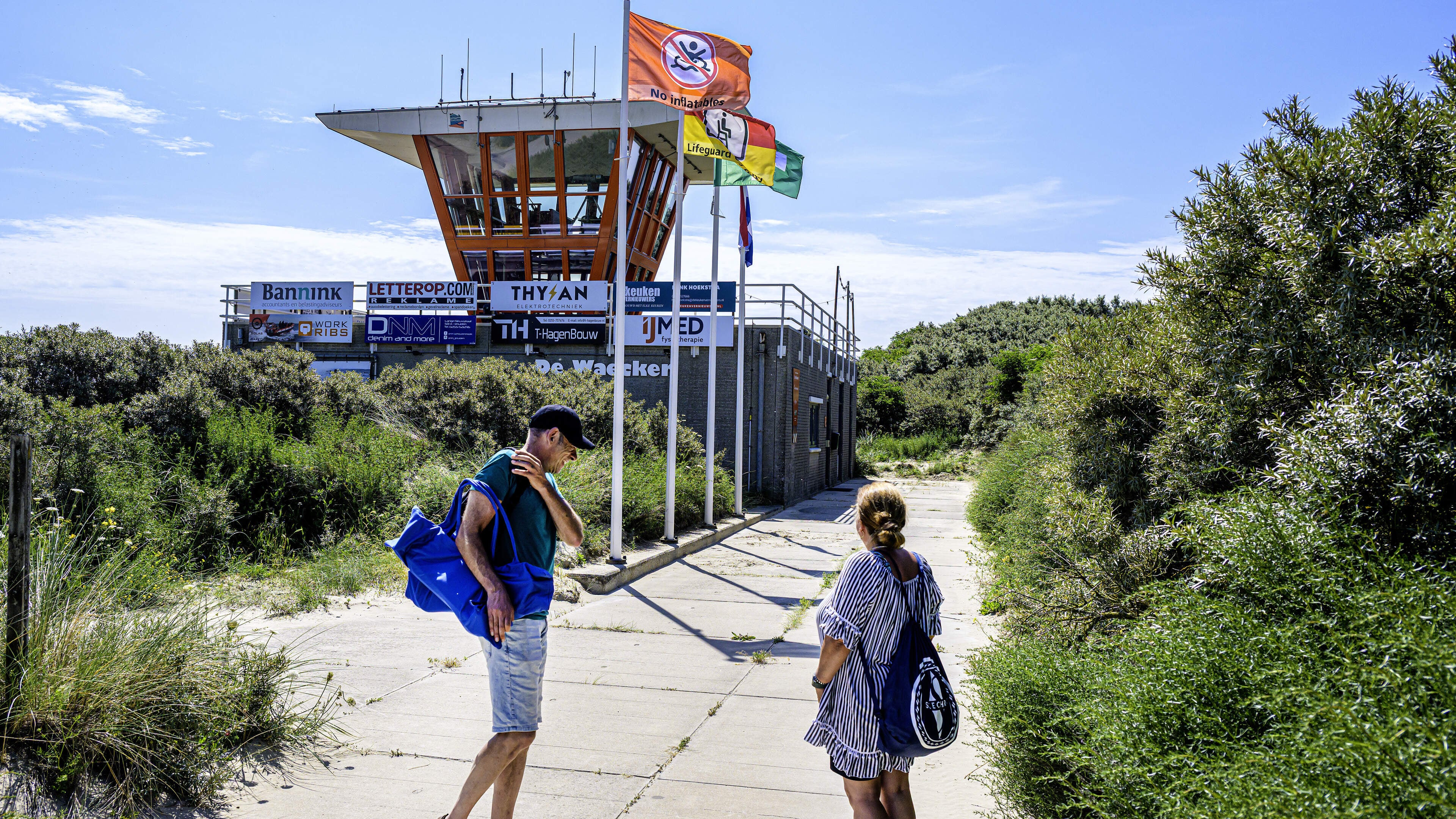 Naast rode en gele nu ook oranje en zelfs paarse waarschuwingsvlaggen op het strand: badgasten hebben geen idee wat ze betekenen
