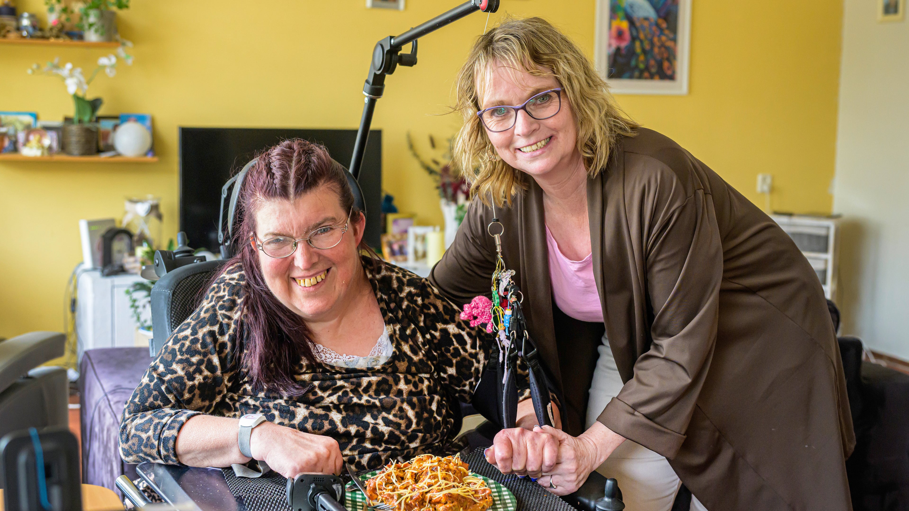 Annette has been cooking for neighbor Sandra, who has a spinal cord injury, for over two years: ‘When I see Annette, I start laughing’