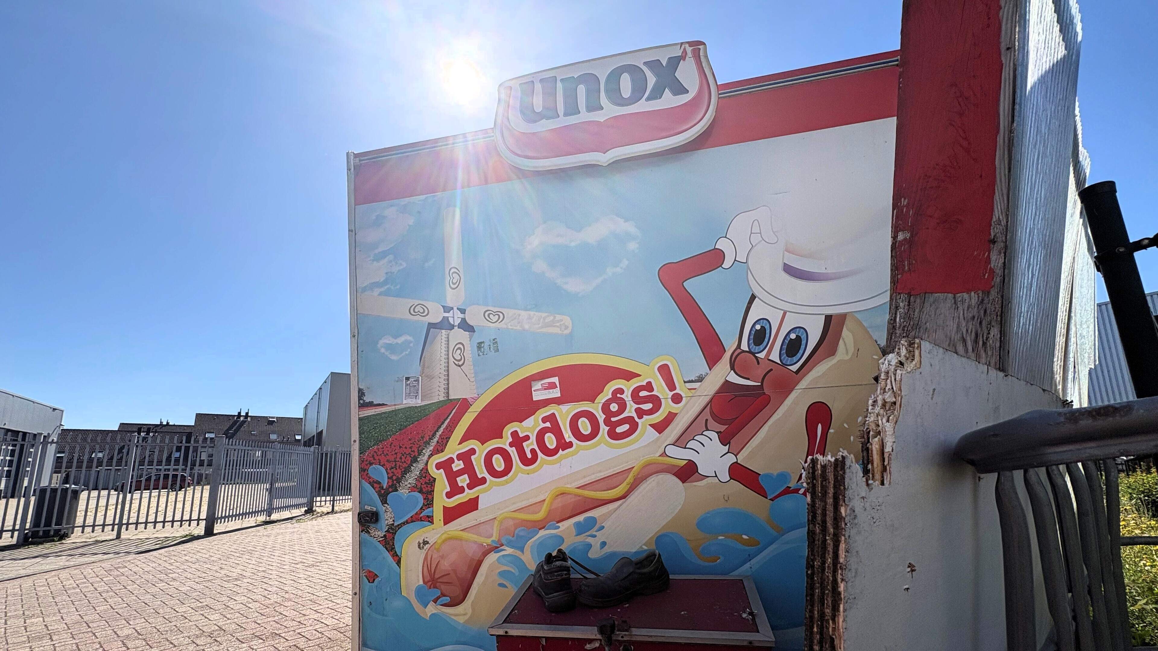 Time is running out for owner to save cheerful hot dog stand in IJmuiden