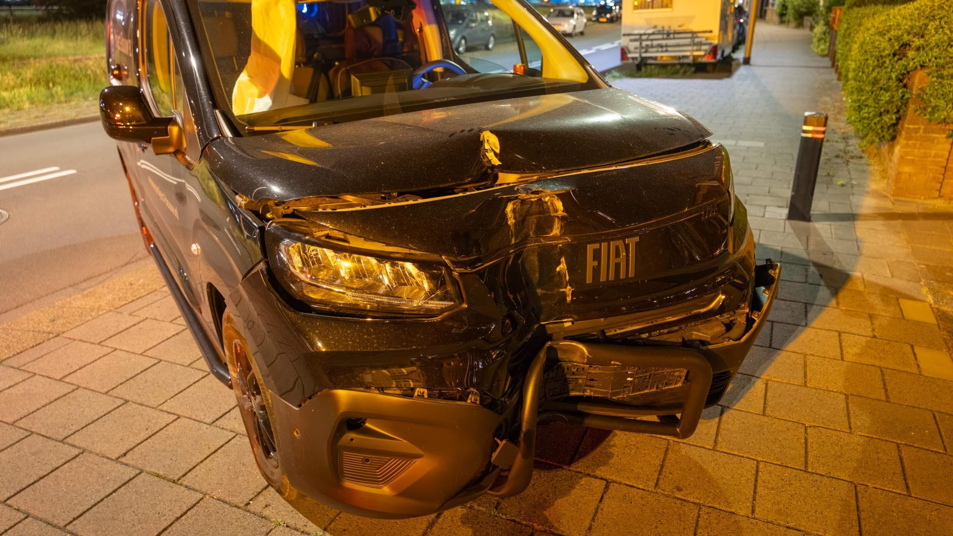 Drunk driver knocks down lamp post in IJmuiden