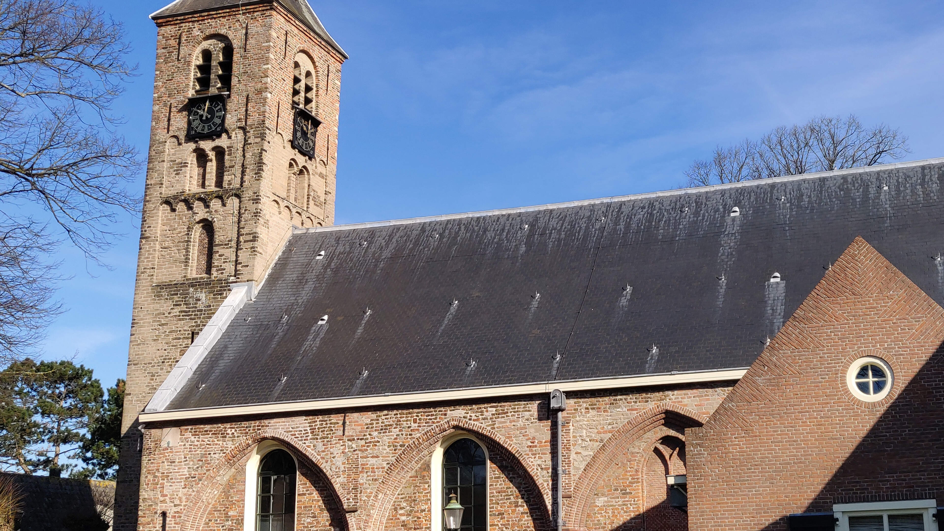 Sunday tour in and around Engelmundus Church: Oud-Velsen church is a thousand years old
