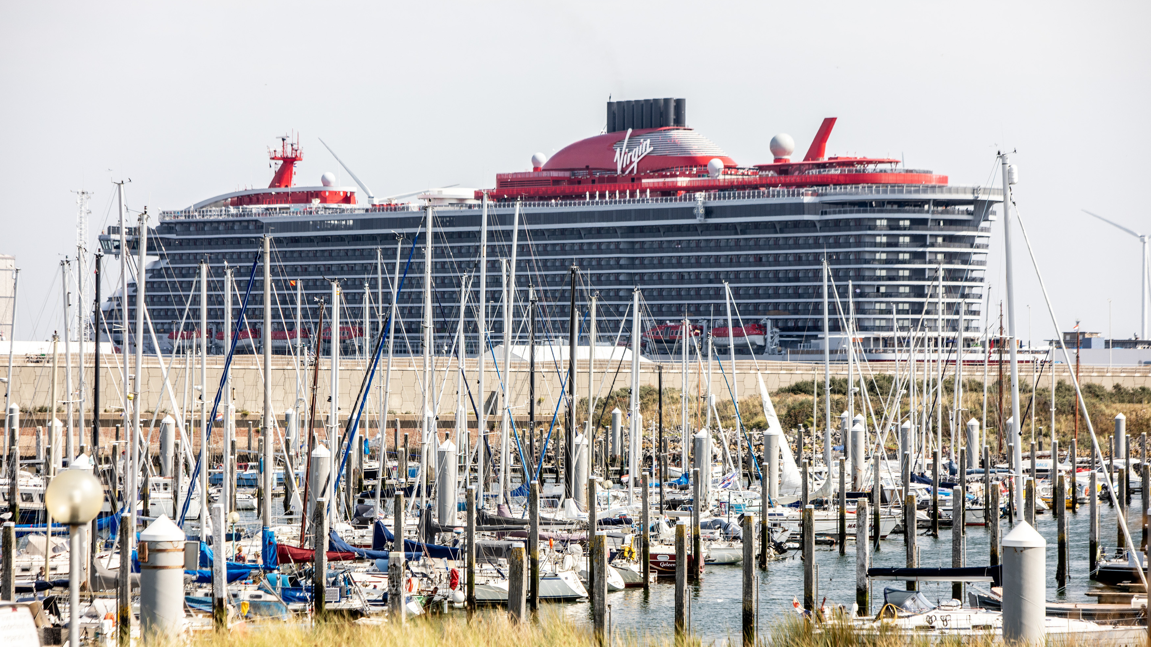 Is there still room for temporary housing at Kennemerboulevard and extra cruise ships in IJmuiden? Opinions differ widely
