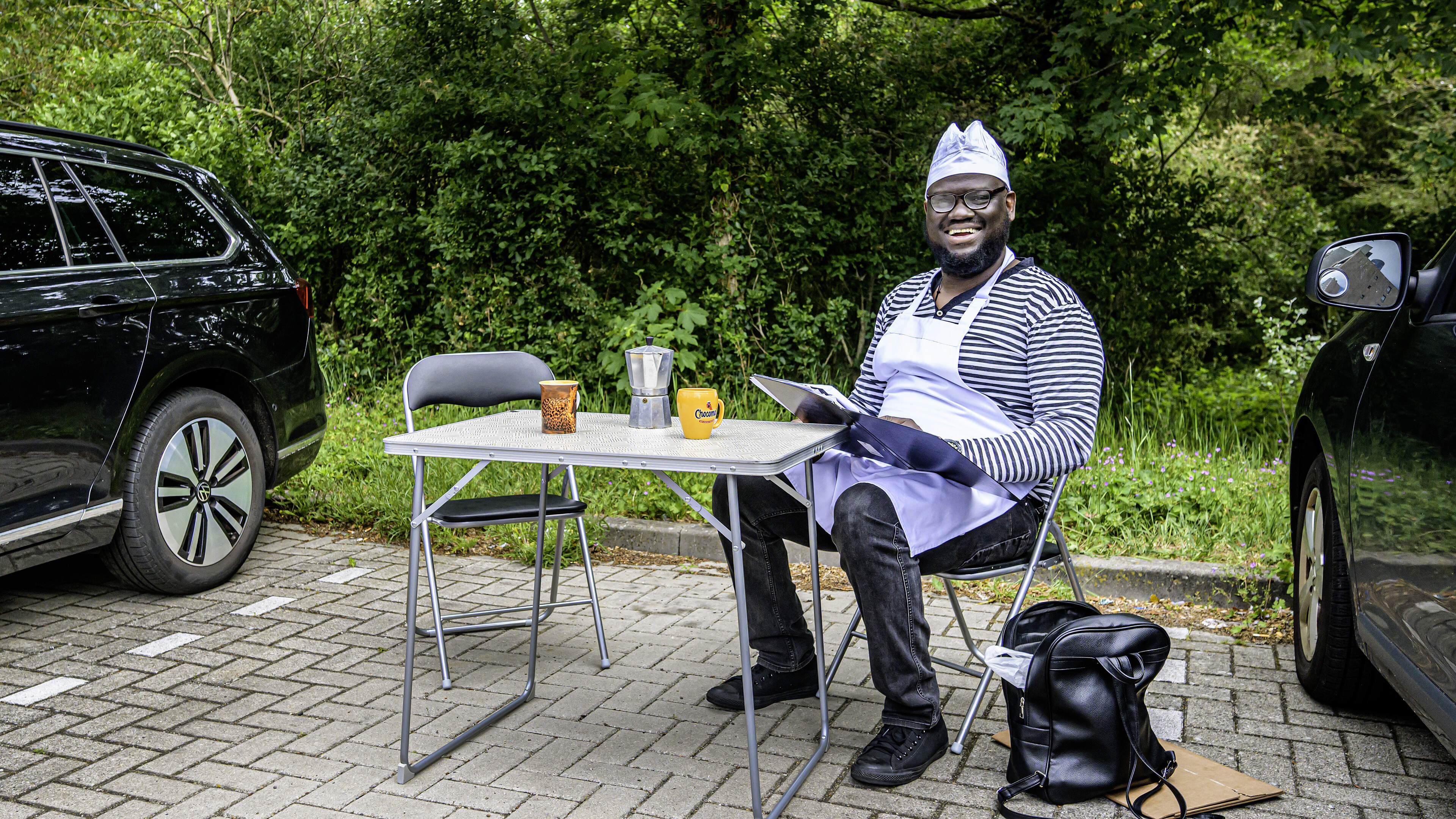 Local hero Hendrik rallies Schiplaan residents for 150-person BBQ: 'My buddy Mike is providing chicken, burgers, and satay'