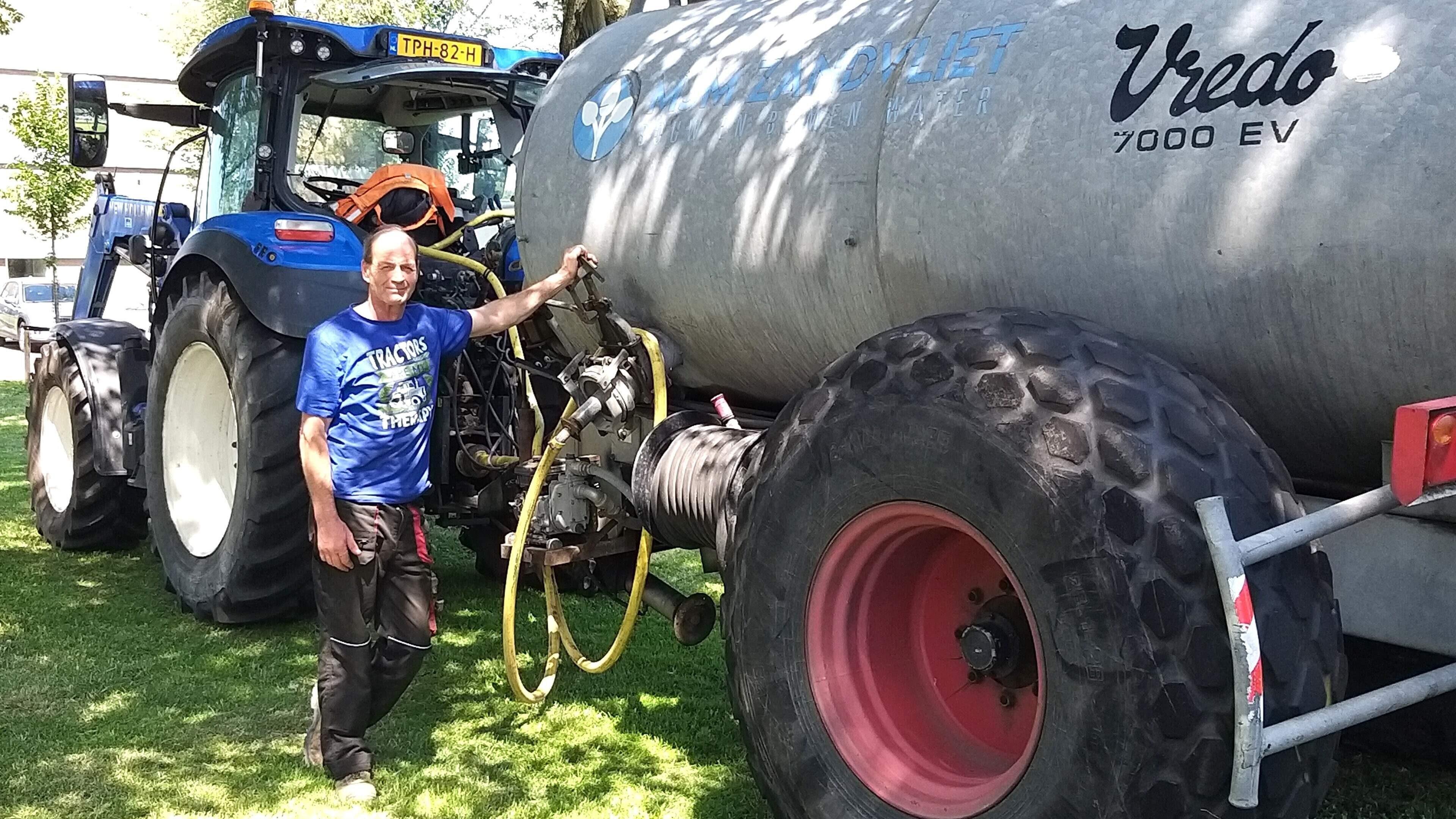 Marco with 7000 liters of water to save thirsty trees: 'In narrow streets I sometimes have to fold in the side mirrors'