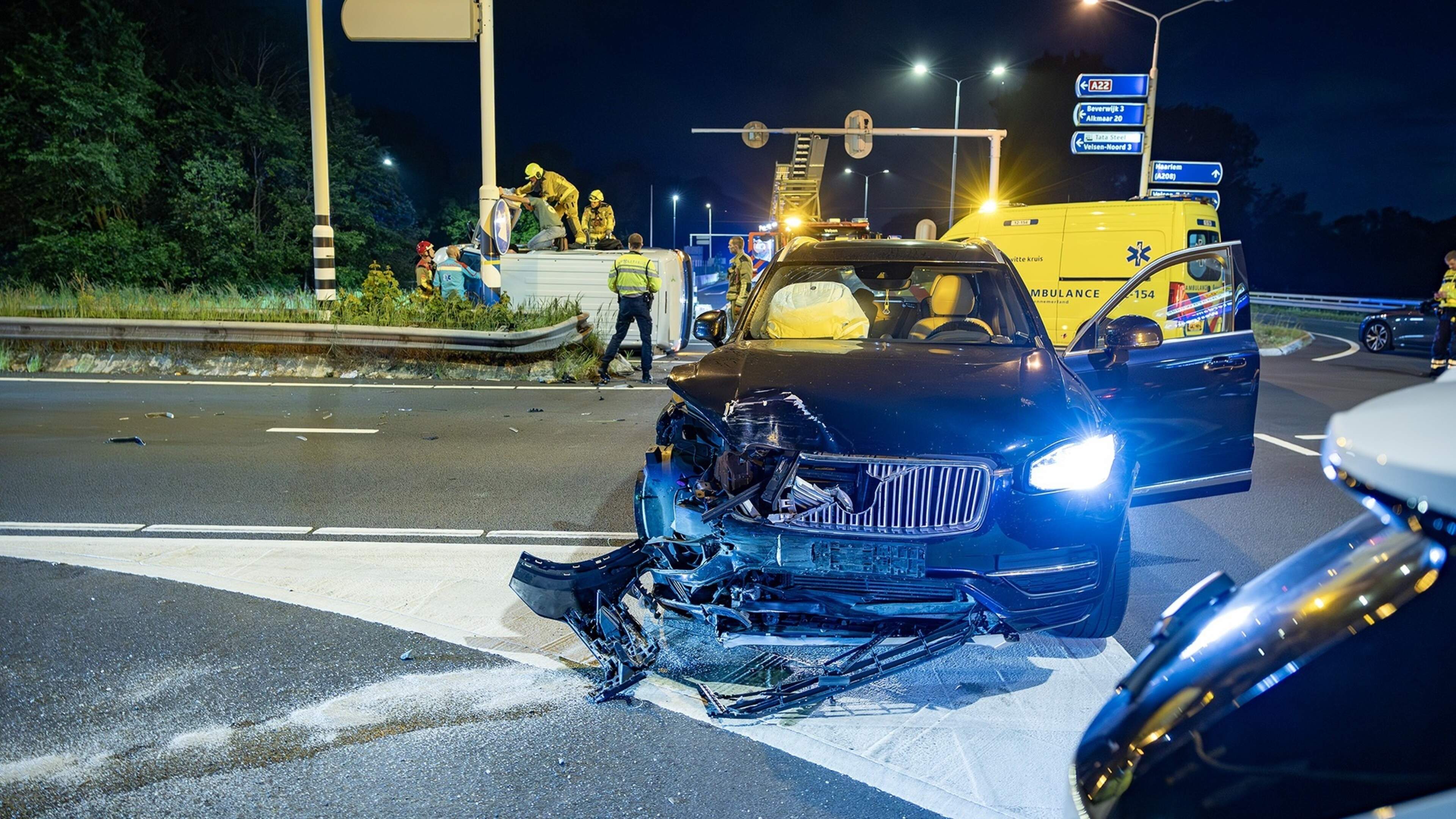 Three injured in collision on N202 in Velsen-Zuid