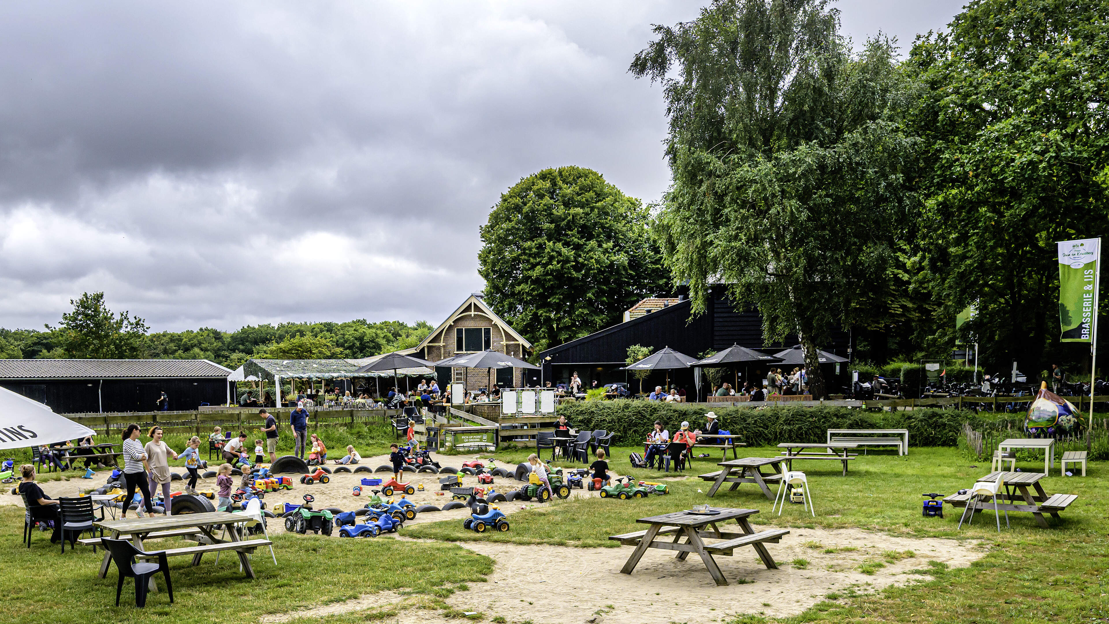 Final day at popular and controversial playground of Hoeve Duin en Kruidberg: We are going to miss it terribly