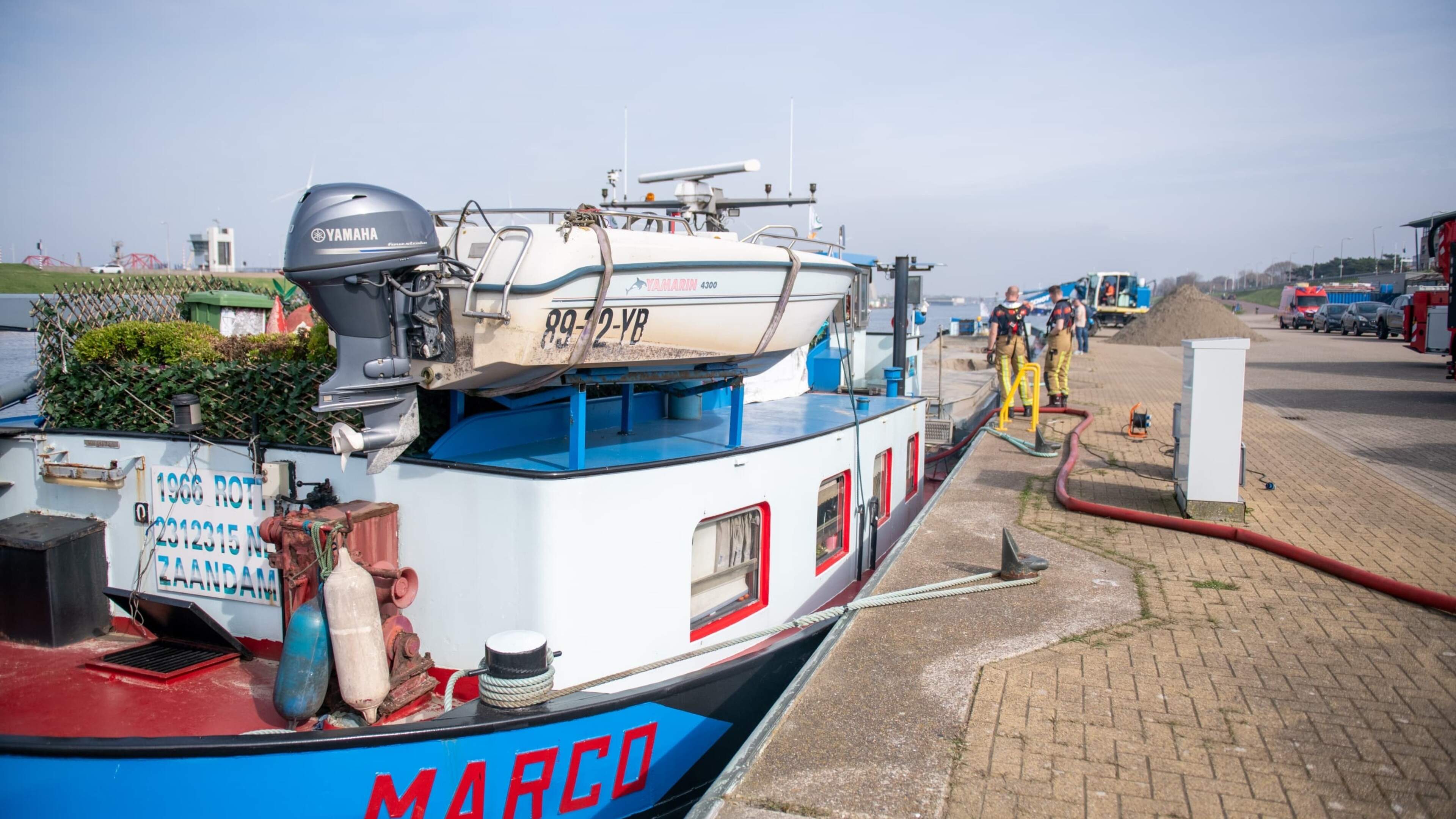 Ship taking on water in IJmuiden, major emergency response
