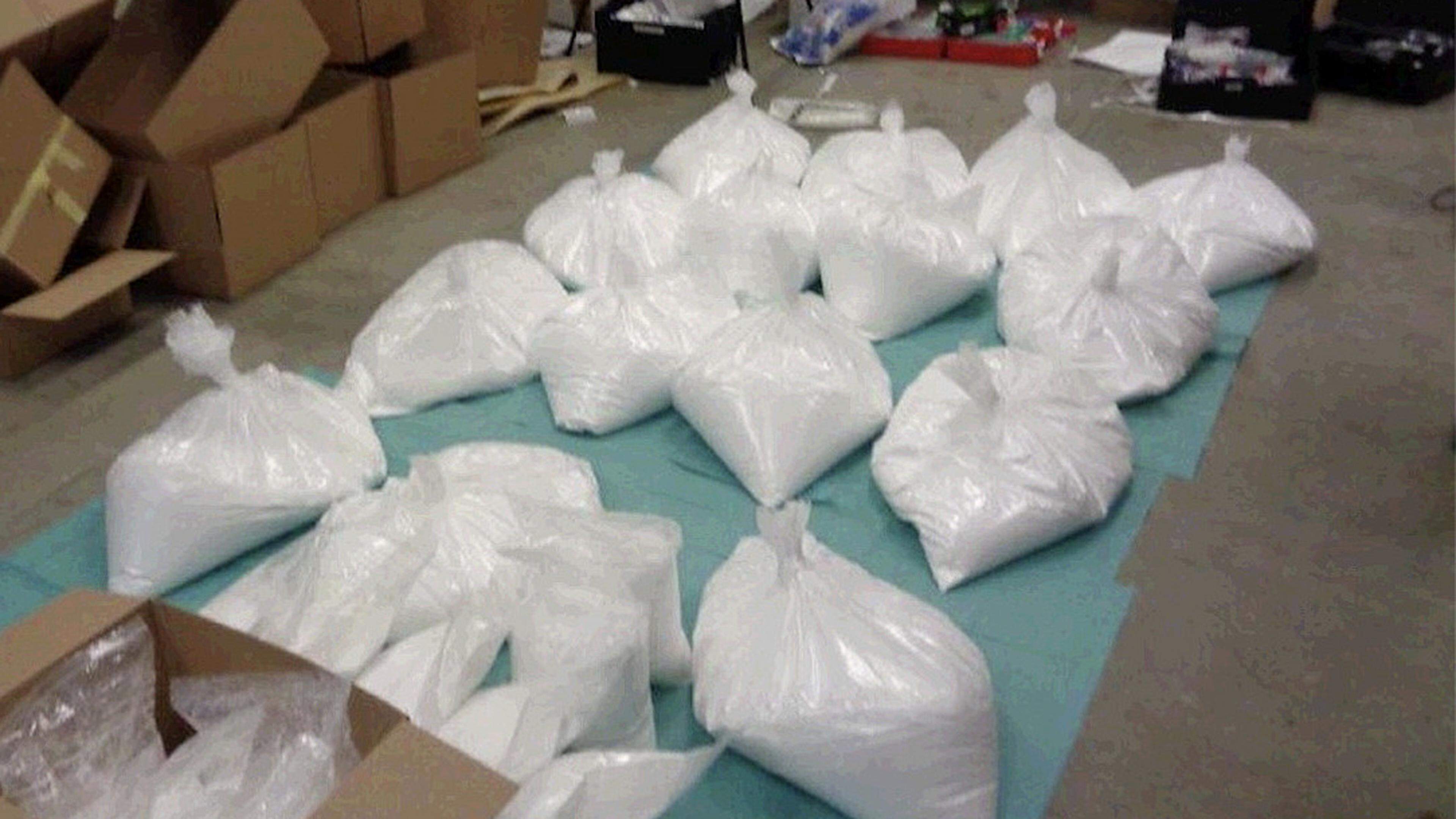 Megaproces over vierhonderd kilo coke in IJmuidense haven en Drents drugslab van start, negen veroor