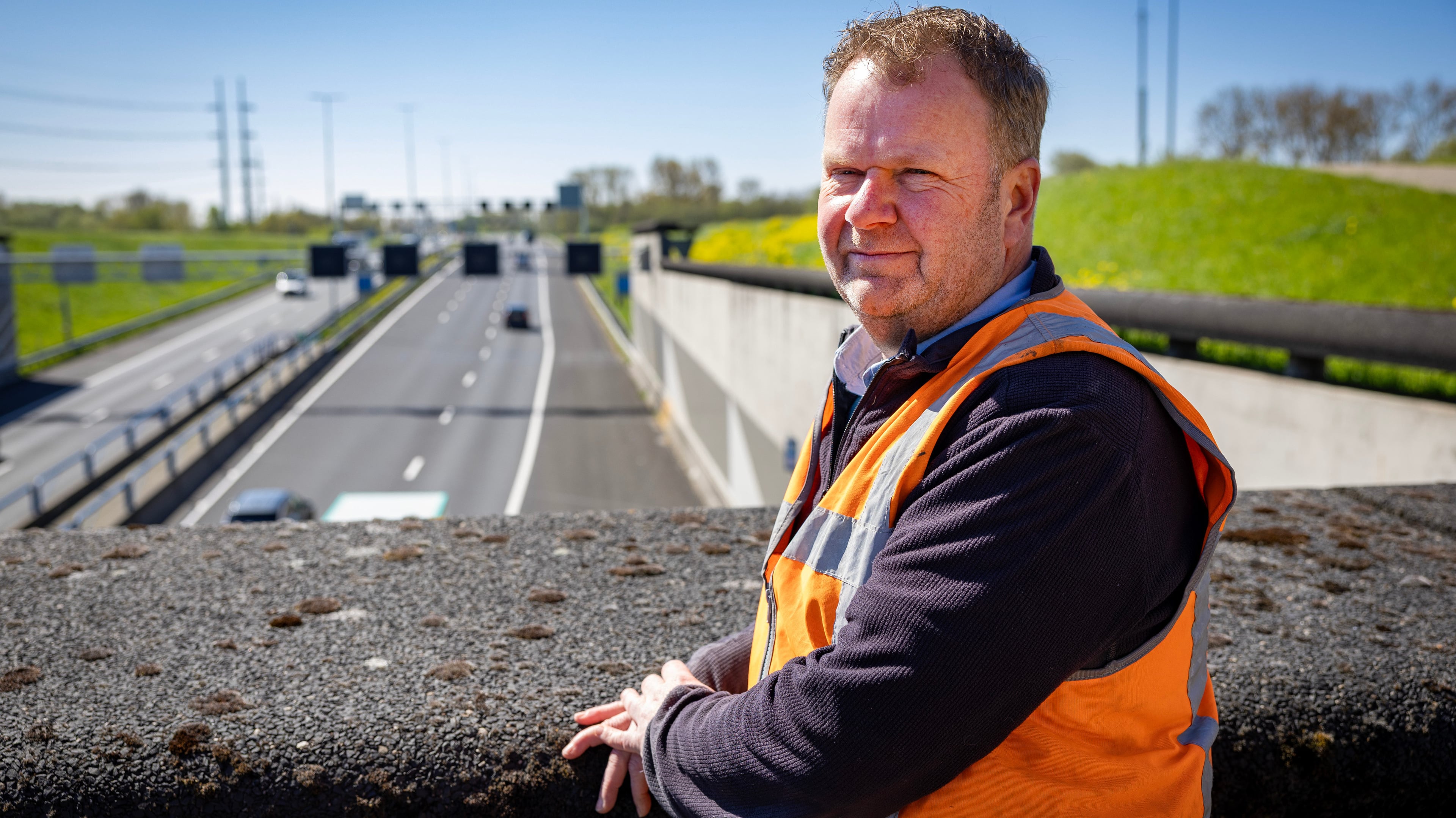 Buses and emergency services allowed through Velsertunnel; ferry closed to cars during Wijkertunnel works