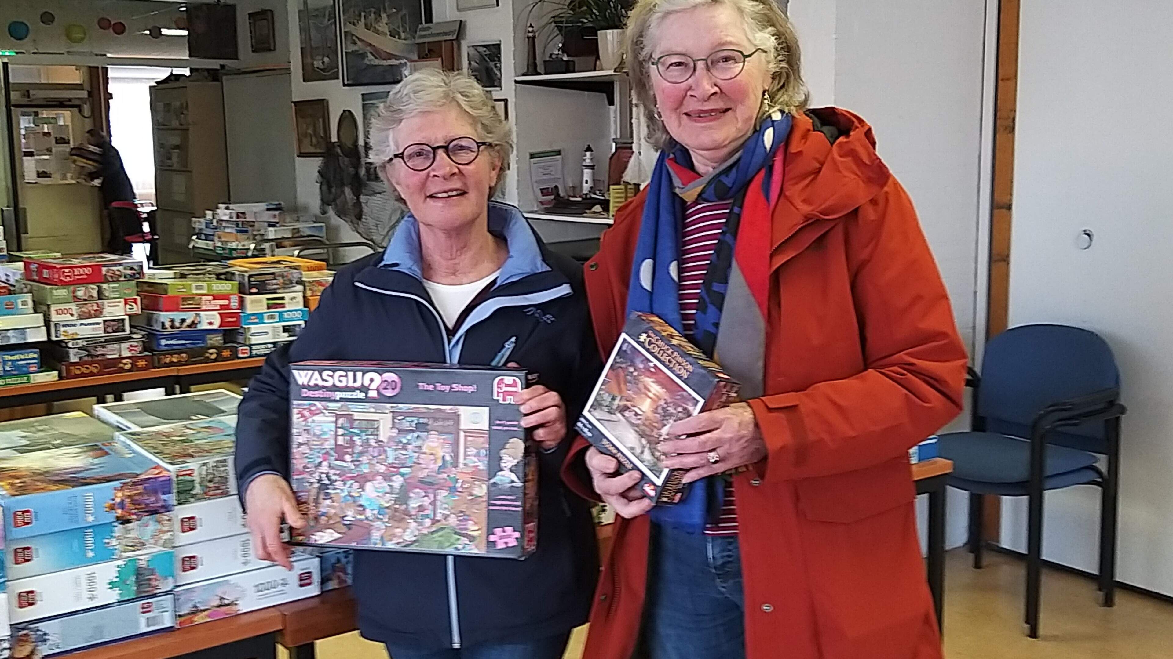 Ellie and Hanna score big at the puzzle fair: 'It shouldn't be made of that very thin cardboard'