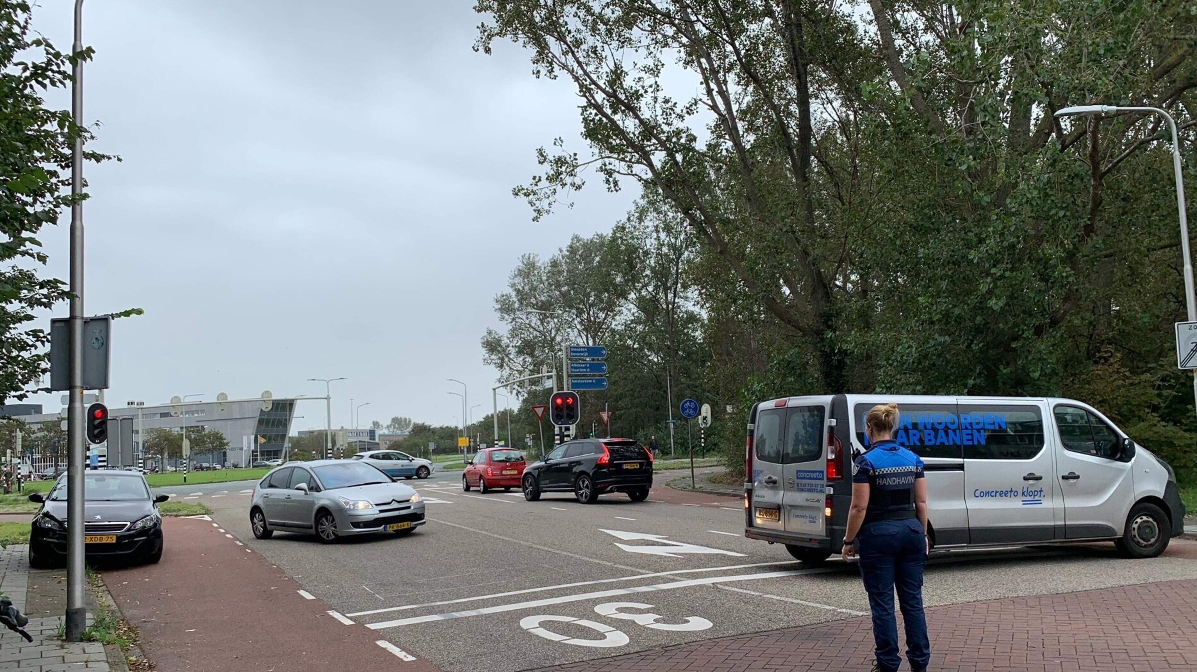 Entry ban for Grote Hout and Koningsweg in Velsen-Noord starts in December to curb cut-through traffic with cameras