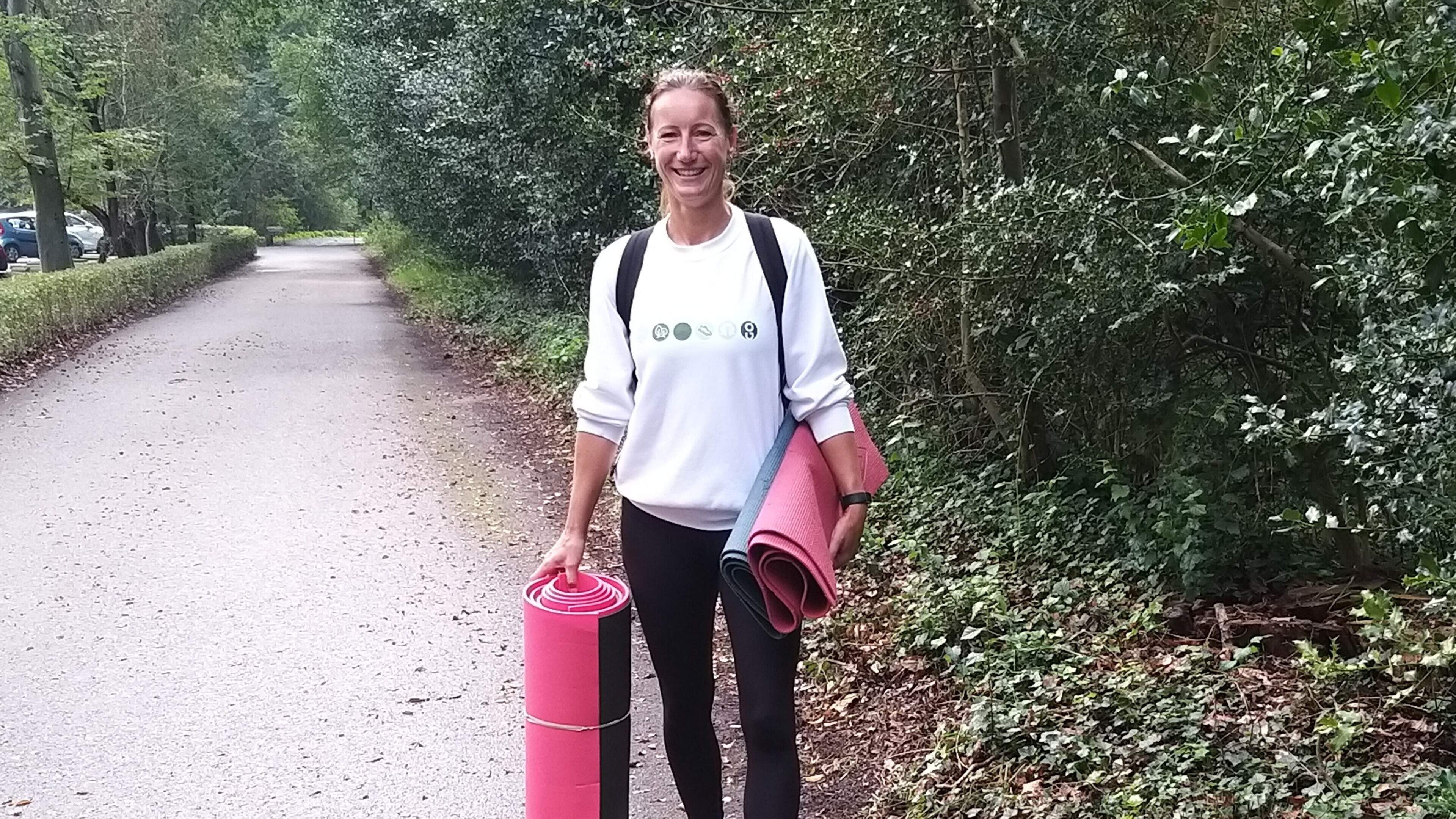 Jolanda vindt nieuwe roeping met lessen in het bos. ’Ik zie alleen maar blije mensen. Daar word ik ook blij van’