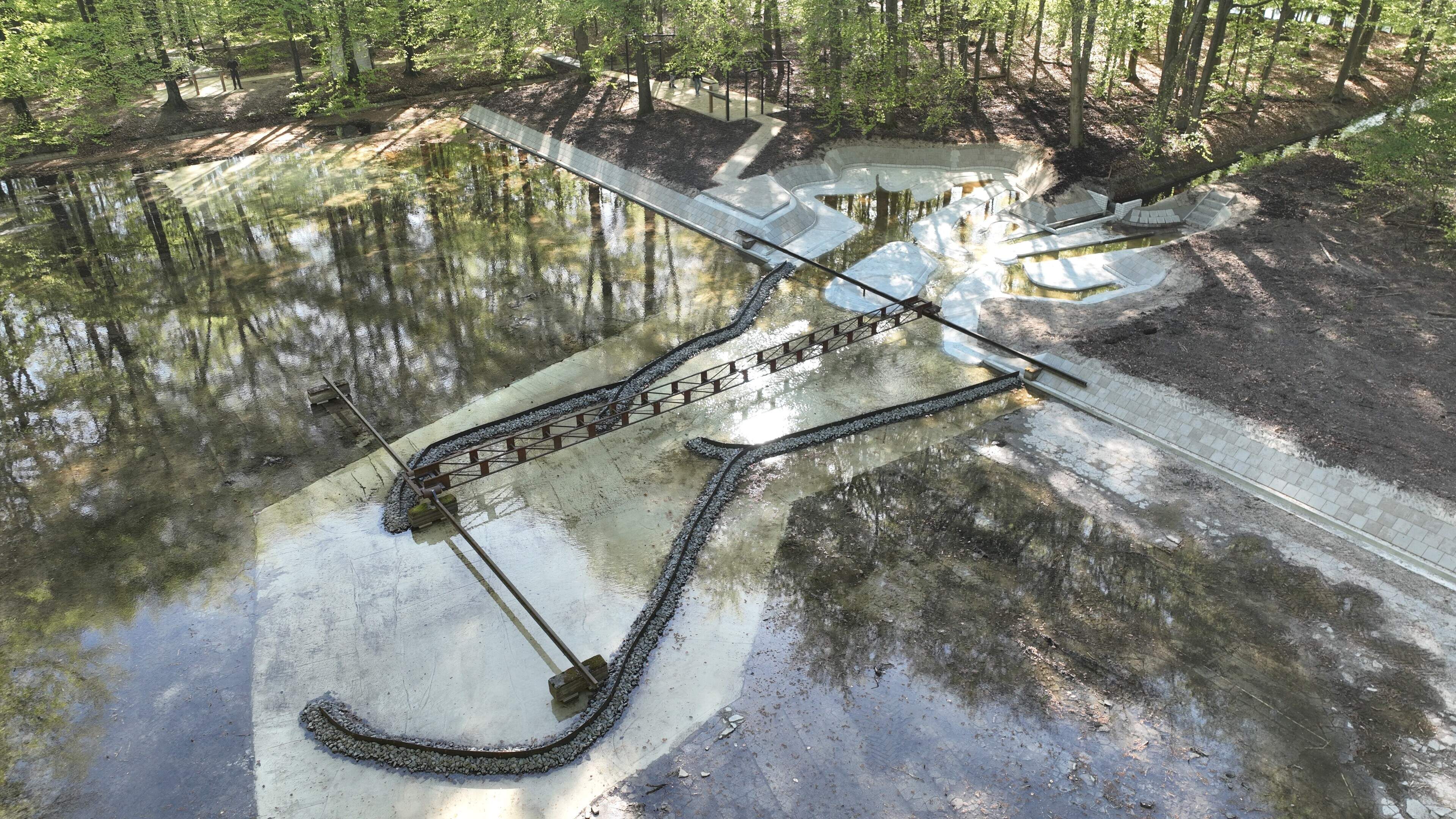 IJmuiden port model restored to former glory. Scale model unearthed from Noordoostpolder forest
