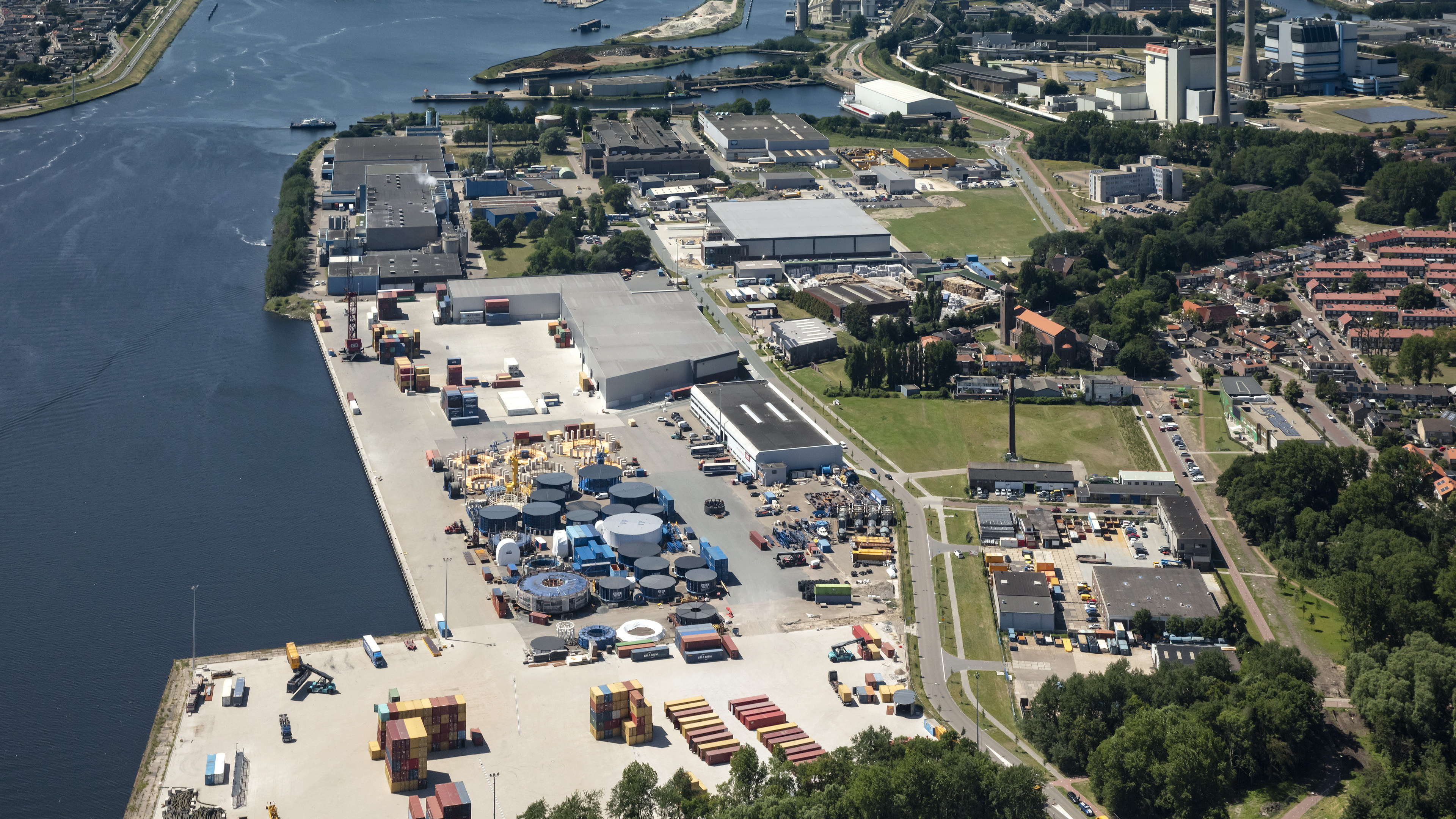 Velsen Port Team discovers illegal worker and housing during inspection of 20 companies in Velsen-Noord