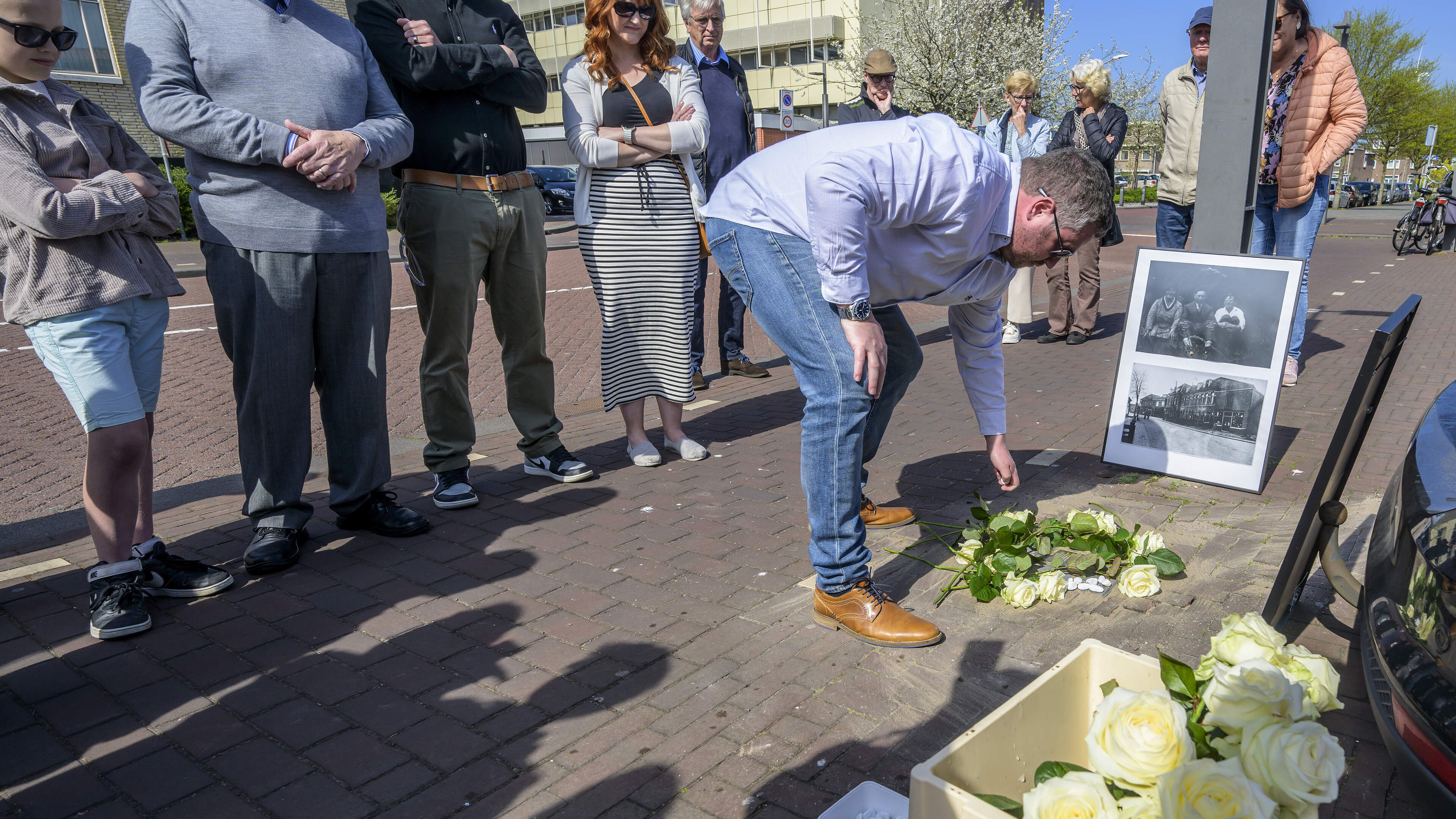 Three new stumbling stones in Velsen in memory of murdered Jews