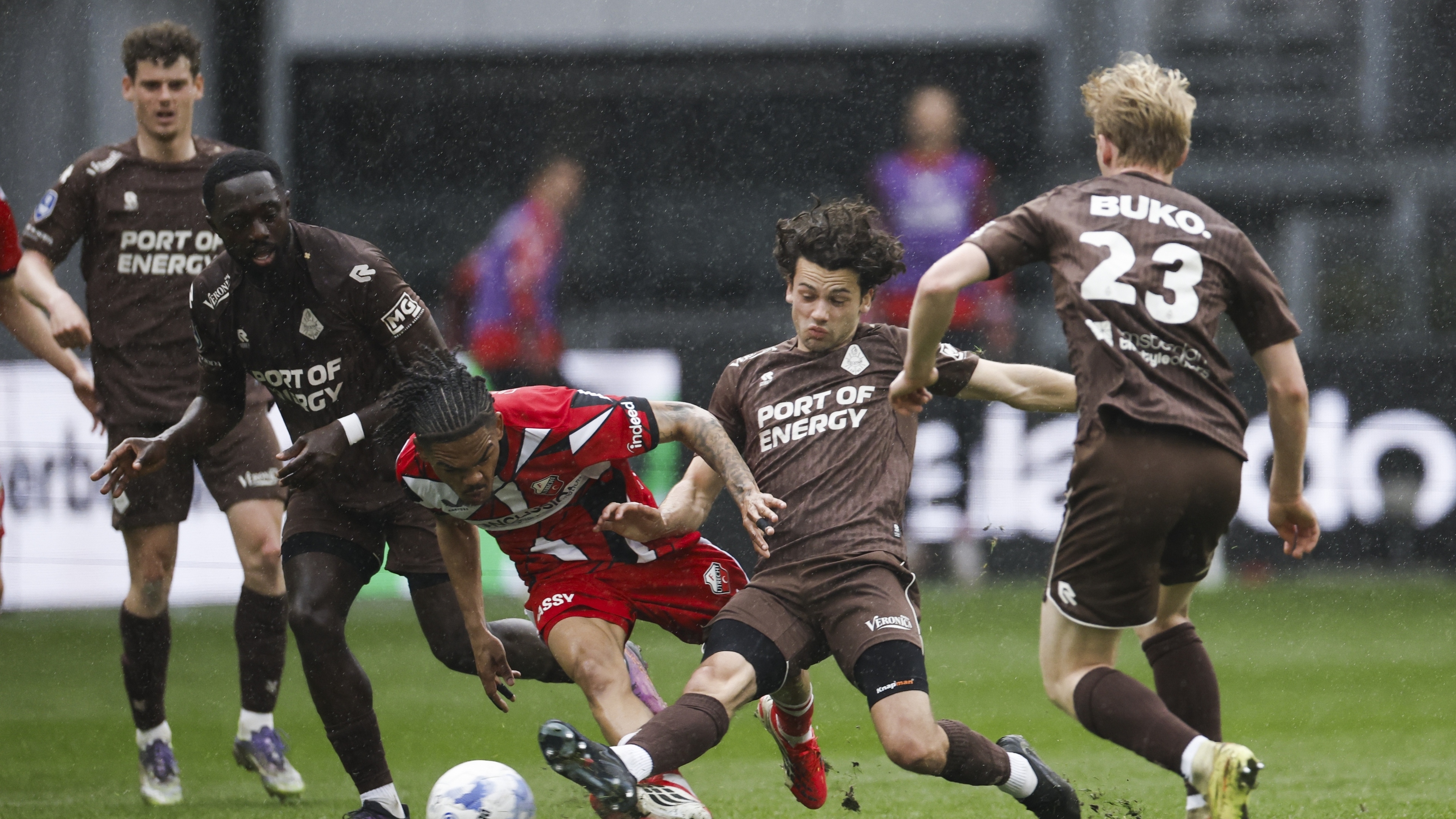 Telstar powerless in second half and loses heavily in Utrecht