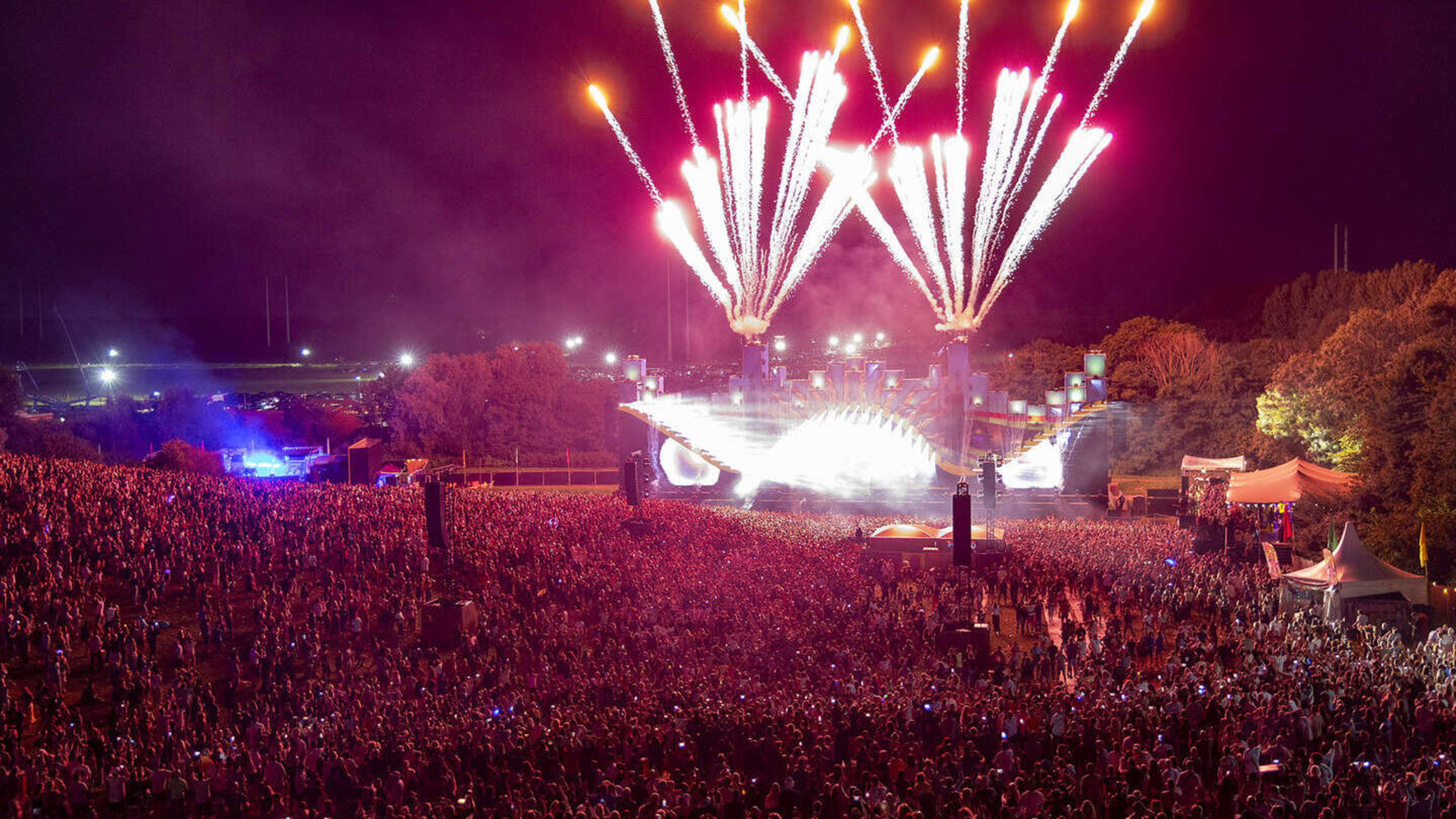 Fireworks shows in Velsen neighborhoods and opening the bus lane during closures? Political parties are not keen