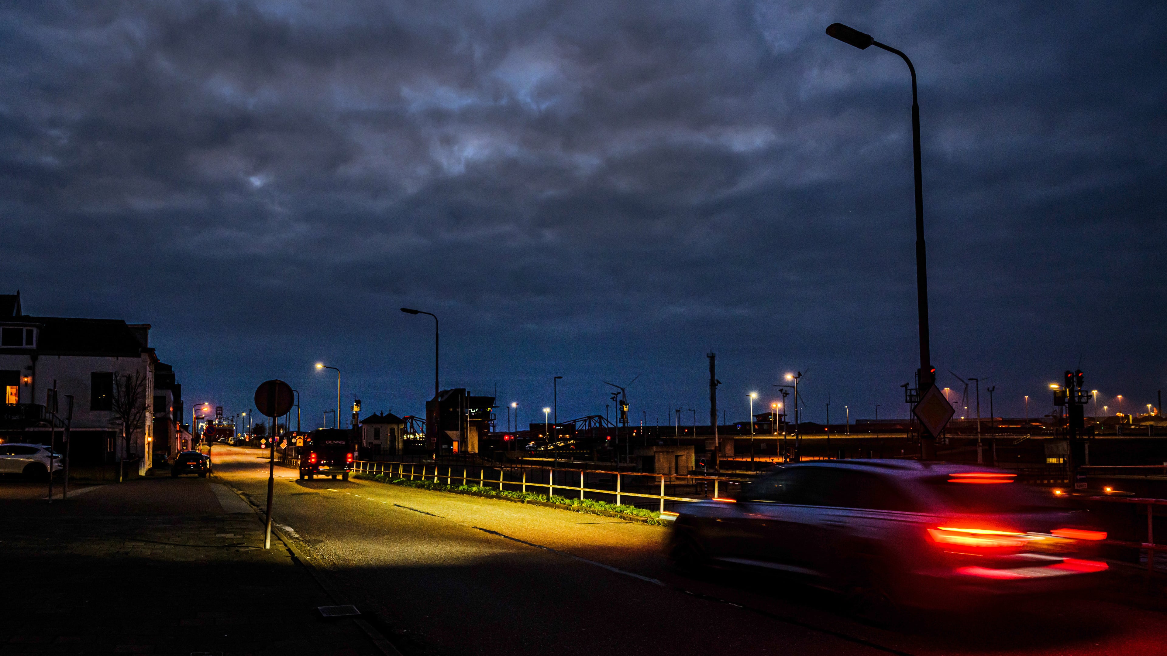 What is wrong with street lighting in Velsen? Residents wait for years as Rijkswaterstaat cites bats and budget shortages