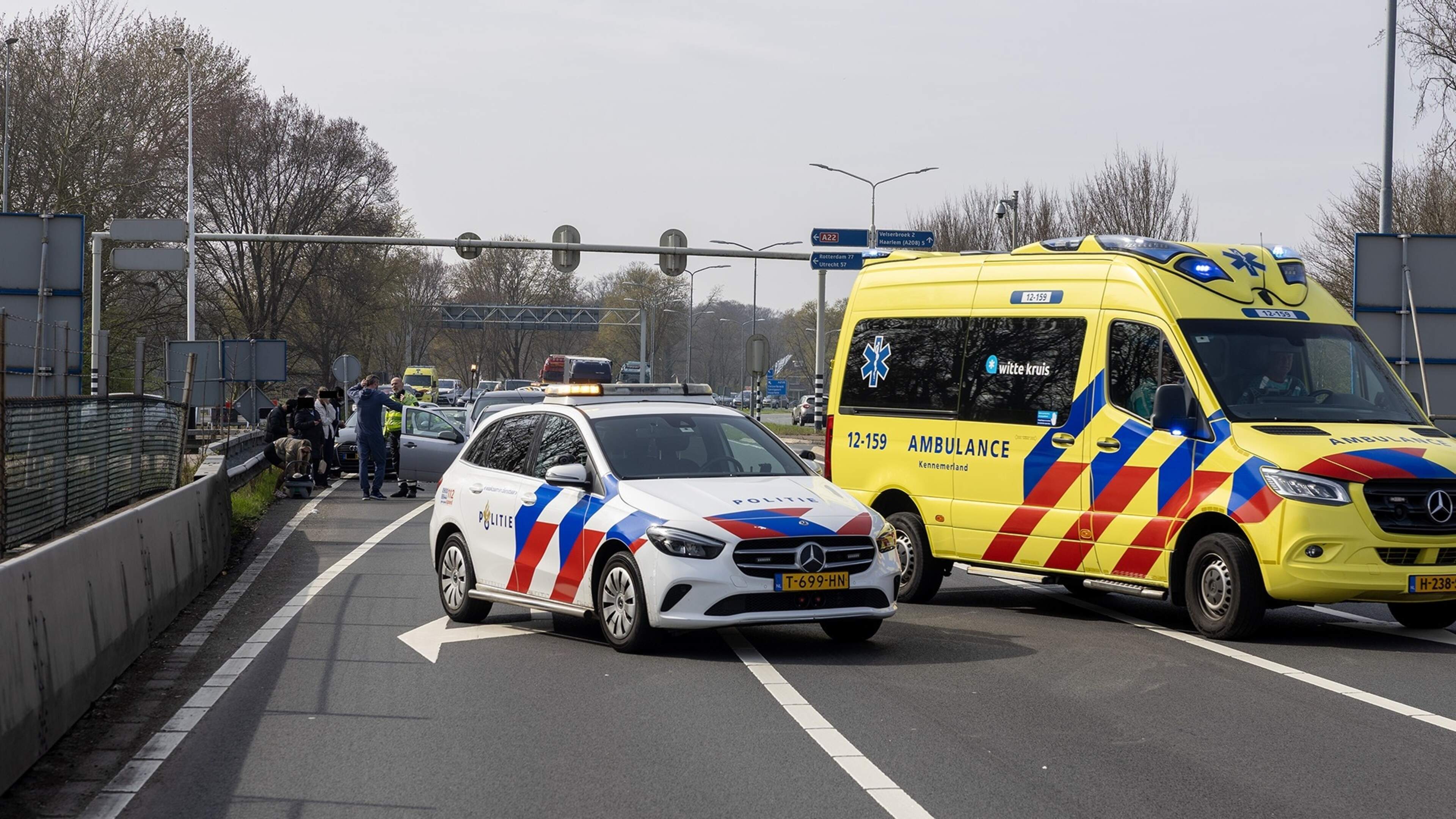 Three cars involved in collision on N202 in Velsen-Zuid