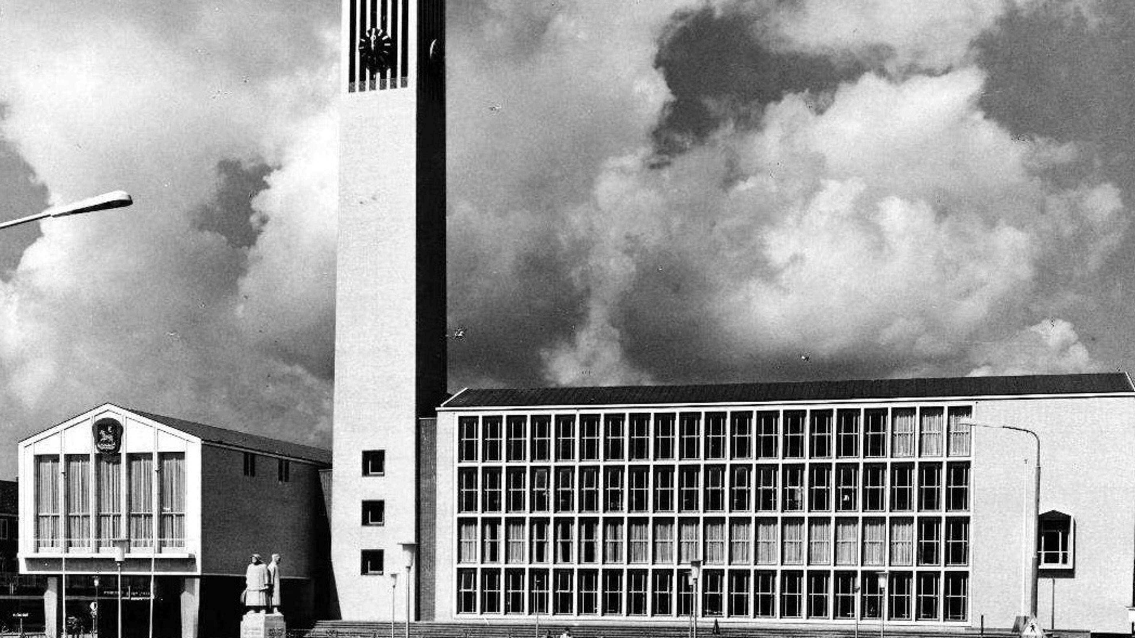 'Why do many Velsen residents struggle with the town hall?' Dudok expert Pieter Rings gives lecture on architect's influence